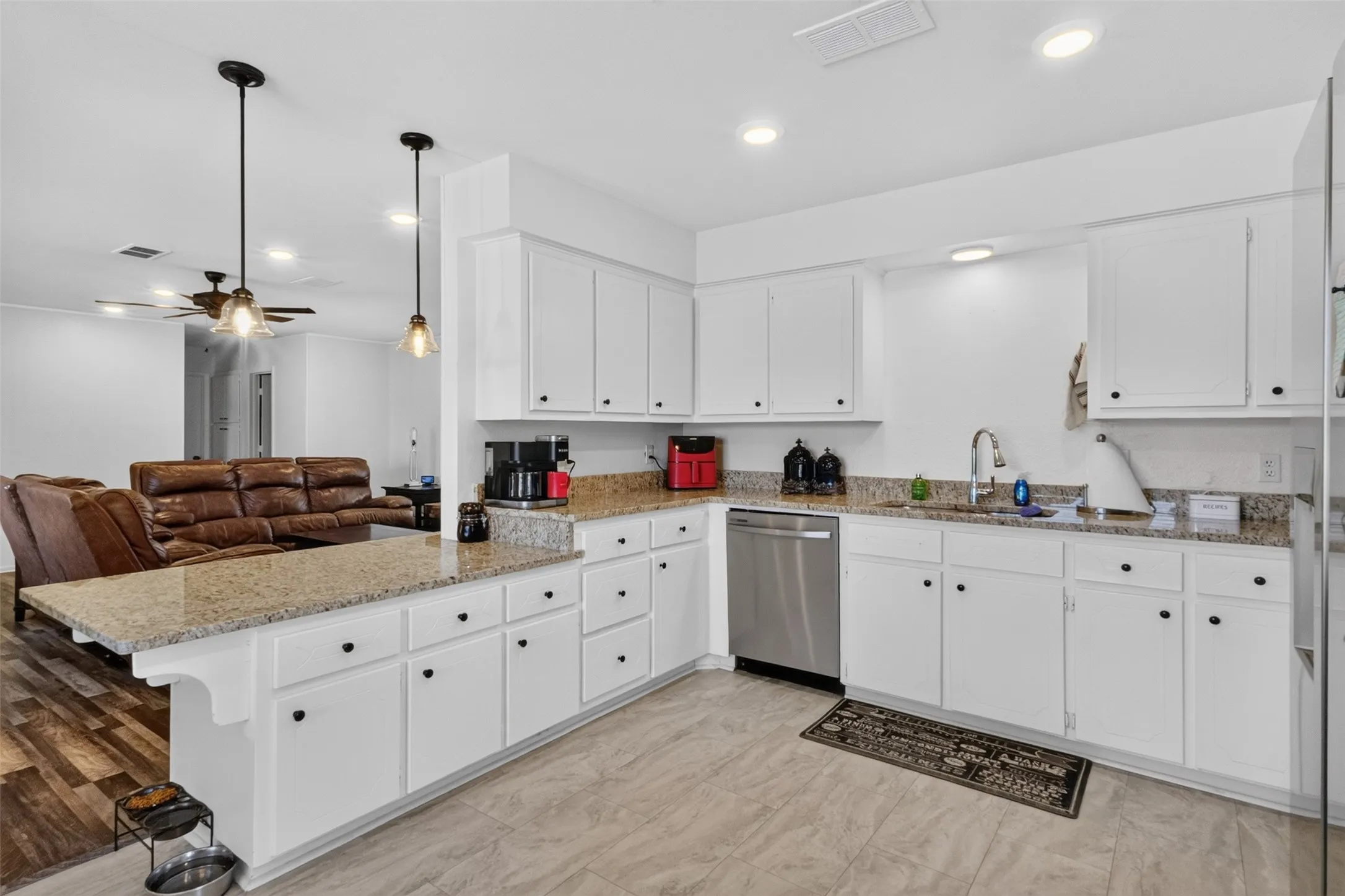 Single Family Residence For Sale in Upshur County , 6834 Fm 1795, Gilmer, Texas 75644, 3 Bedroom, 2 Bathroom, 2 Garage spaces, 1,714 Sqft, built in 1993, Price $269,900, mls#21364941, Real Estate Agent in Gilmer, Homes For Sale in Upshur county, Homes For Sale in Gilmer, Realtor in Gilmer Texas, Real Estate Brokerage Independent Realty Texas, Luminita Cordes Realtor