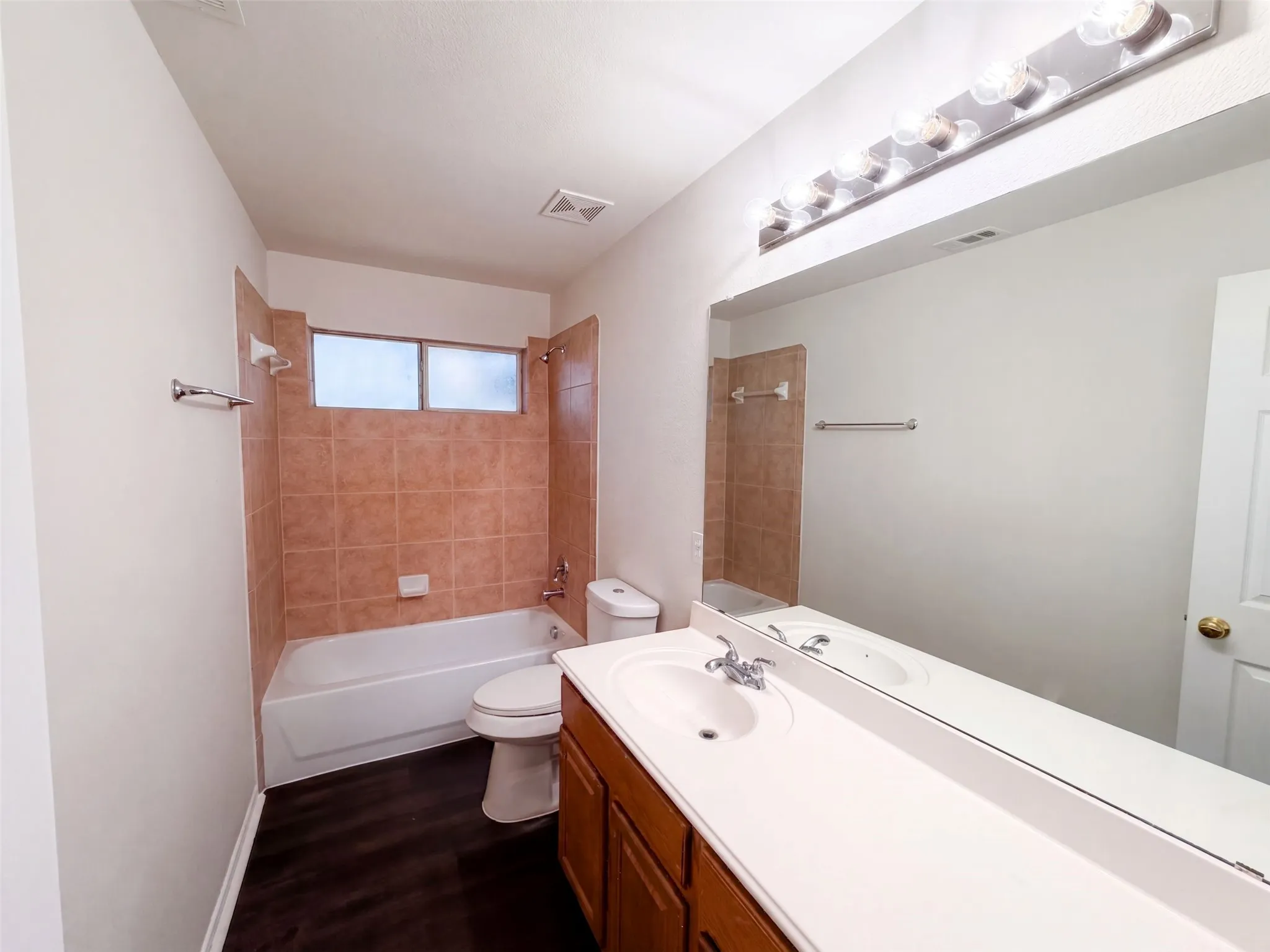 Single Family Residence For Sale in Collin County , 217 Green Acres Drive, Murphy, Texas 75094, 5 Bedroom, 4 Bathroom, 2 Garage spaces, 4,158 Sqft, built in 2003, mls#21365241, Real Estate Agent in Murphy, Homes For Sale in Collin county, Homes For Sale in Murphy, Realtor in Murphy Texas, Real Estate Brokerage Independent Realty Texas, Luminita Cordes Realtor
