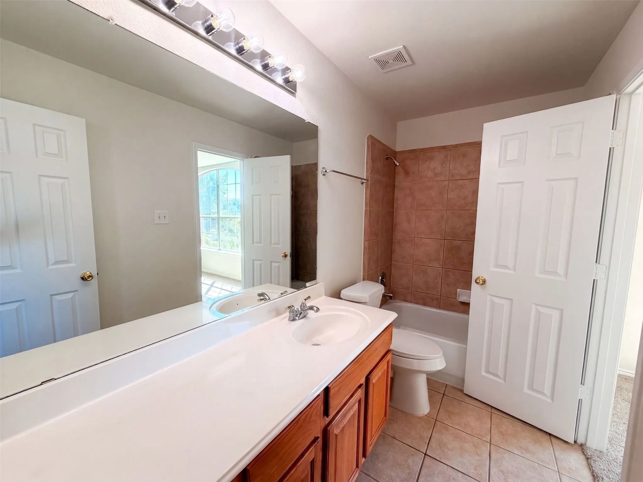 Single Family Residence For Sale in Collin County , 217 Green Acres Drive, Murphy, Texas 75094, 5 Bedroom, 4 Bathroom, 2 Garage spaces, 4,158 Sqft, built in 2003, mls#21365241, Real Estate Agent in Murphy, Homes For Sale in Collin county, Homes For Sale in Murphy, Realtor in Murphy Texas, Real Estate Brokerage Independent Realty Texas, Luminita Cordes Realtor