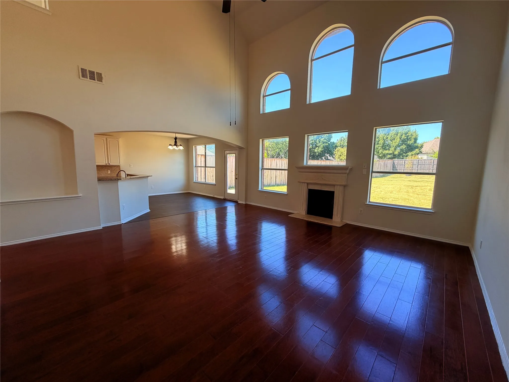 Single Family Residence For Sale in Collin County , 217 Green Acres Drive, Murphy, Texas 75094, 5 Bedroom, 4 Bathroom, 2 Garage spaces, 4,158 Sqft, built in 2003, mls#21365241, Real Estate Agent in Murphy, Homes For Sale in Collin county, Homes For Sale in Murphy, Realtor in Murphy Texas, Real Estate Brokerage Independent Realty Texas, Luminita Cordes Realtor