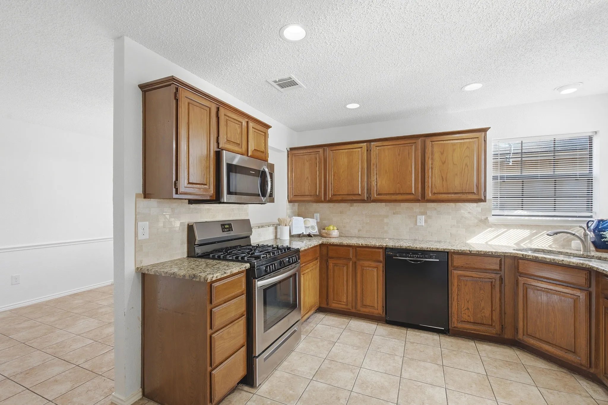 Single Family Residence For Sale in Collin County , 920 Blackstone Drive, Allen, Texas 75002, 4 Bedroom, 3 Bathroom, 2 Garage spaces, 1,989 Sqft, built in 1990, mls#21332012, Real Estate Agent in Allen, Homes For Sale in Collin county, Homes For Sale in Allen, Realtor in Allen Texas, Real Estate Brokerage Independent Realty Texas, Luminita Cordes Realtor