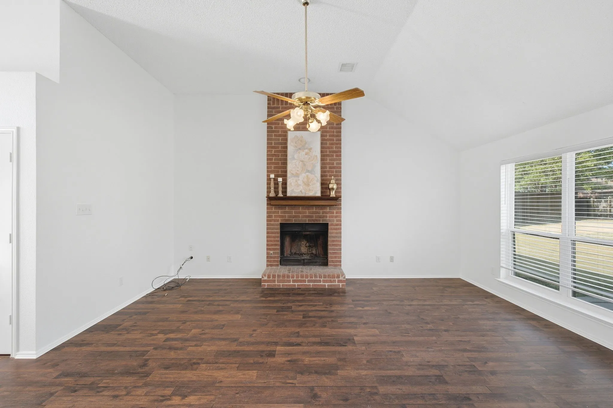 Single Family Residence For Sale in Collin County , 920 Blackstone Drive, Allen, Texas 75002, 4 Bedroom, 3 Bathroom, 2 Garage spaces, 1,989 Sqft, built in 1990, mls#21332012, Real Estate Agent in Allen, Homes For Sale in Collin county, Homes For Sale in Allen, Realtor in Allen Texas, Real Estate Brokerage Independent Realty Texas, Luminita Cordes Realtor
