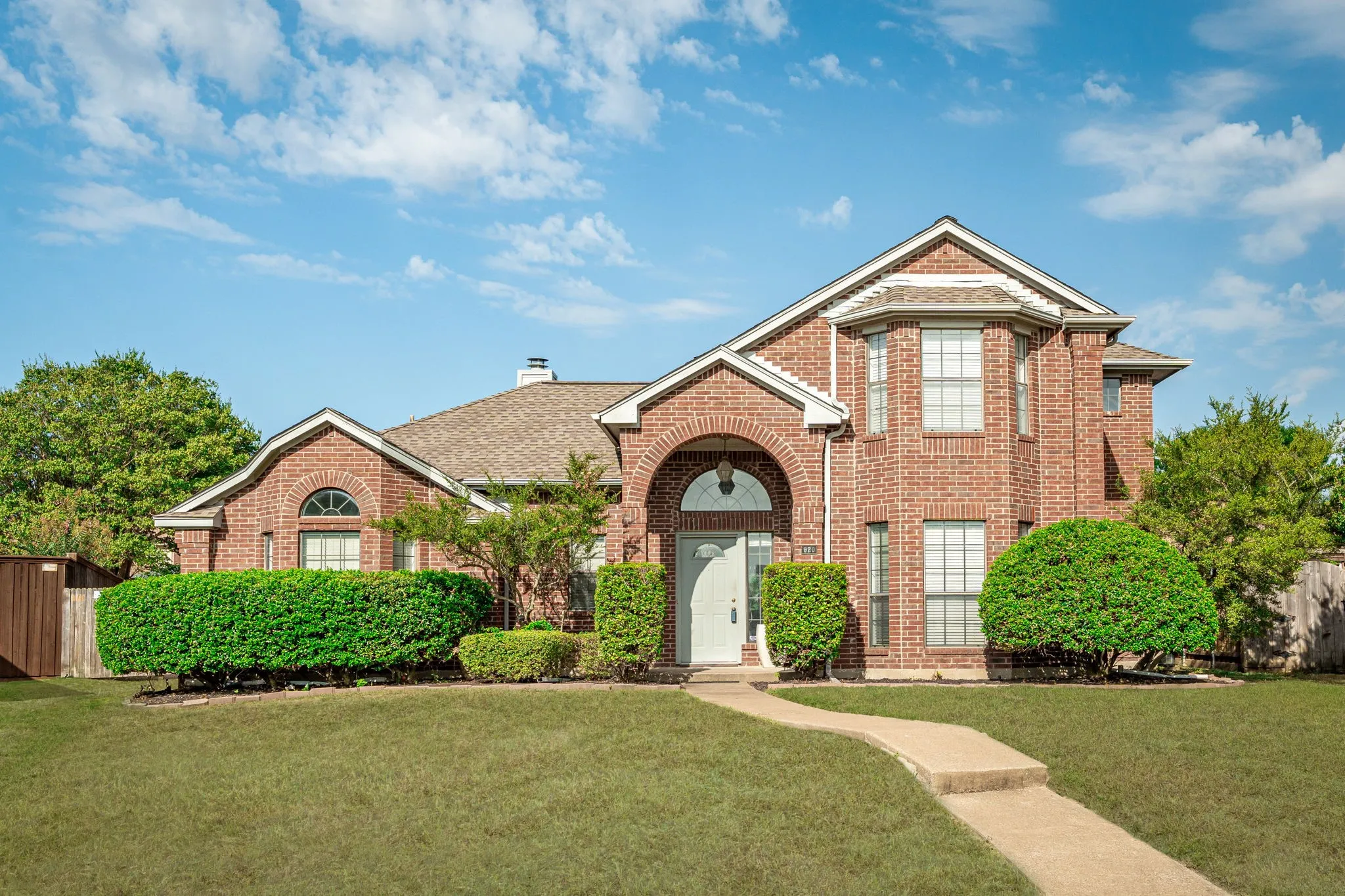 Single Family Residence For Sale in Collin County , 920 Blackstone Drive, Allen, Texas 75002, 4 Bedroom, 3 Bathroom, 2 Garage spaces, 1,989 Sqft, built in 1990, mls#21332012, Real Estate Agent in Allen, Homes For Sale in Collin county, Homes For Sale in Allen, Realtor in Allen Texas, Real Estate Brokerage Independent Realty Texas, Luminita Cordes Realtor