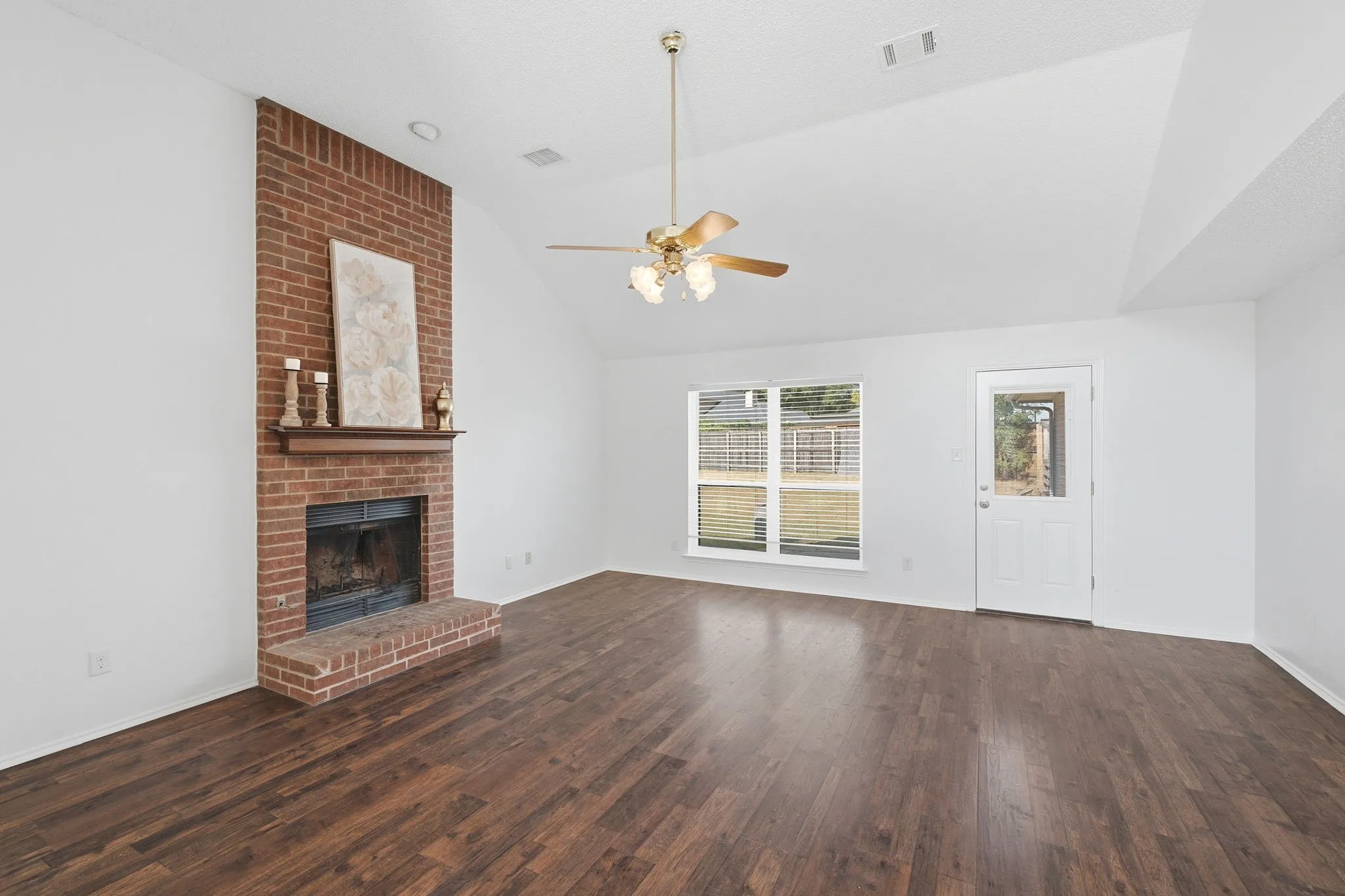 Single Family Residence For Sale in Collin County , 920 Blackstone Drive, Allen, Texas 75002, 4 Bedroom, 3 Bathroom, 2 Garage spaces, 1,989 Sqft, built in 1990, mls#21332012, Real Estate Agent in Allen, Homes For Sale in Collin county, Homes For Sale in Allen, Realtor in Allen Texas, Real Estate Brokerage Independent Realty Texas, Luminita Cordes Realtor