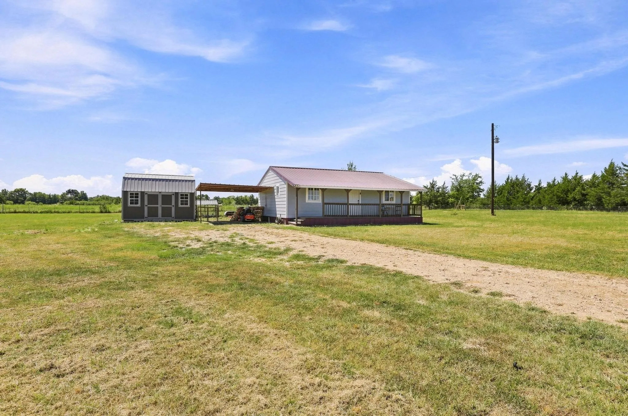 Single Family Residence For Sale in Lamar County , 1703 Fm 1501, Deport, Texas 75435, 2 Bedroom, 1 Bathroom, Garage spaces, 720 Sqft, built in 2012, mls#21365029, Real Estate Agent in Deport, Homes For Sale in Lamar county, Homes For Sale in Deport, Realtor in Deport Texas, Real Estate Brokerage Independent Realty Texas, Luminita Cordes Realtor