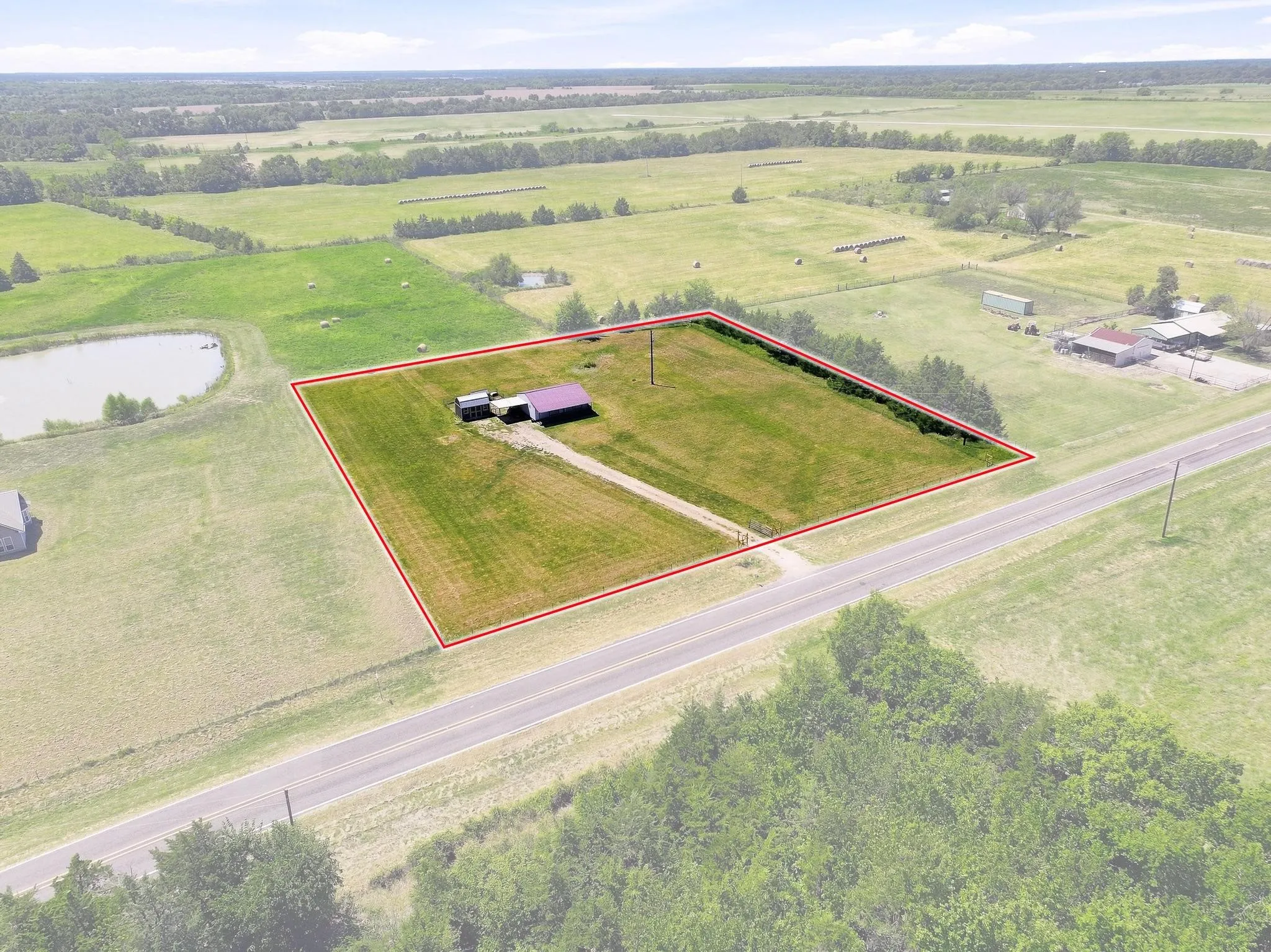 Single Family Residence For Sale in Lamar County , 1703 Fm 1501, Deport, Texas 75435, 2 Bedroom, 1 Bathroom, Garage spaces, 720 Sqft, built in 2012, mls#21365029, Real Estate Agent in Deport, Homes For Sale in Lamar county, Homes For Sale in Deport, Realtor in Deport Texas, Real Estate Brokerage Independent Realty Texas, Luminita Cordes Realtor