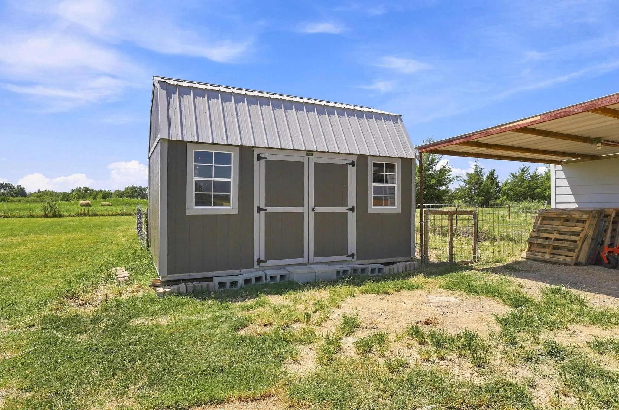 Single Family Residence For Sale in Lamar County , 1703 Fm 1501, Deport, Texas 75435, 2 Bedroom, 1 Bathroom, Garage spaces, 720 Sqft, built in 2012, mls#21365029, Real Estate Agent in Deport, Homes For Sale in Lamar county, Homes For Sale in Deport, Realtor in Deport Texas, Real Estate Brokerage Independent Realty Texas, Luminita Cordes Realtor