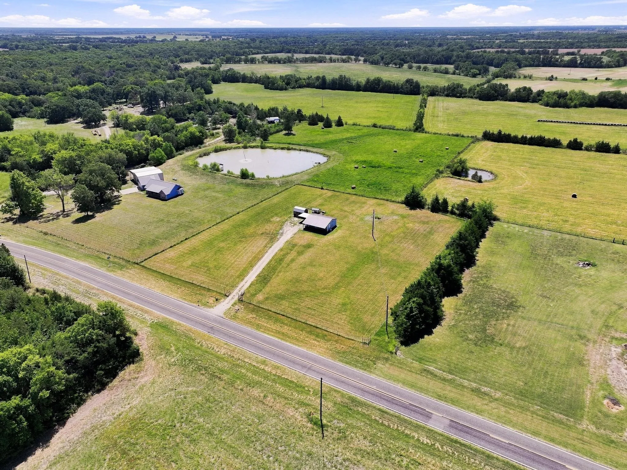 Single Family Residence For Sale in Lamar County , 1703 Fm 1501, Deport, Texas 75435, 2 Bedroom, 1 Bathroom, Garage spaces, 720 Sqft, built in 2012, mls#21365029, Real Estate Agent in Deport, Homes For Sale in Lamar county, Homes For Sale in Deport, Realtor in Deport Texas, Real Estate Brokerage Independent Realty Texas, Luminita Cordes Realtor