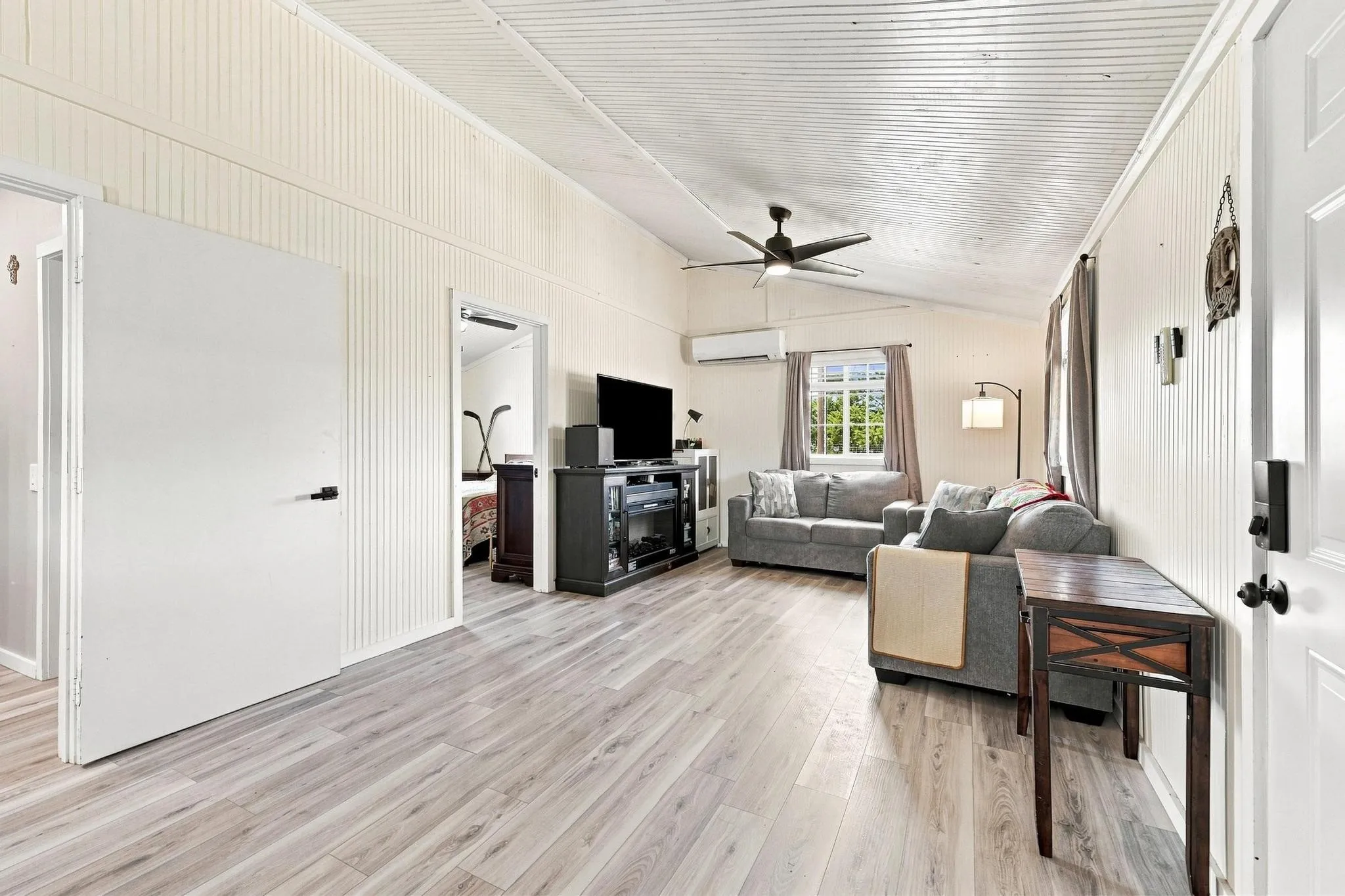 Single Family Residence For Sale in Lamar County , 1703 Fm 1501, Deport, Texas 75435, 2 Bedroom, 1 Bathroom, Garage spaces, 720 Sqft, built in 2012, mls#21365029, Real Estate Agent in Deport, Homes For Sale in Lamar county, Homes For Sale in Deport, Realtor in Deport Texas, Real Estate Brokerage Independent Realty Texas, Luminita Cordes Realtor