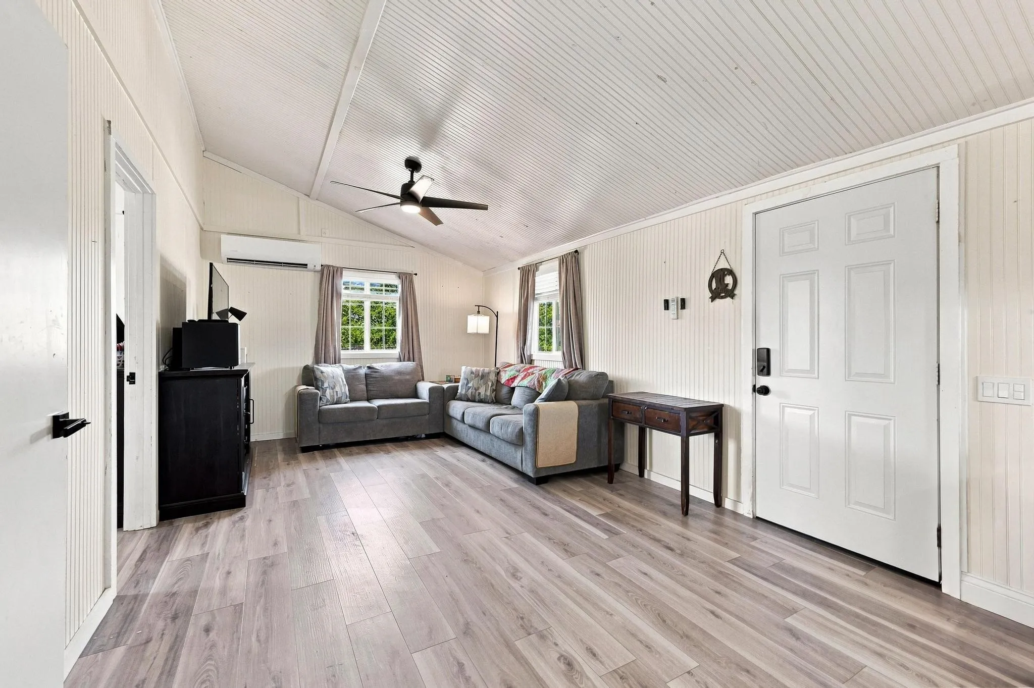 Single Family Residence For Sale in Lamar County , 1703 Fm 1501, Deport, Texas 75435, 2 Bedroom, 1 Bathroom, Garage spaces, 720 Sqft, built in 2012, mls#21365029, Real Estate Agent in Deport, Homes For Sale in Lamar county, Homes For Sale in Deport, Realtor in Deport Texas, Real Estate Brokerage Independent Realty Texas, Luminita Cordes Realtor