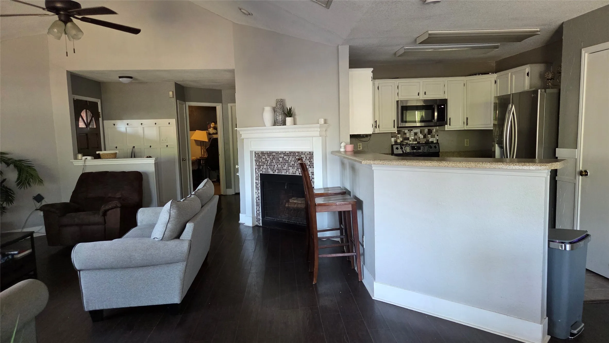 Single Family Residence For Sale in Dallas County , 2103 Prairie Creek Trail, Garland, Texas 75040, 3 Bedroom, 2 Bathroom, Garage spaces, 1,431 Sqft, built in 1987, mls#21364818, Real Estate Agent in Garland, Homes For Sale in Dallas county, Homes For Sale in Garland, Realtor in Garland Texas, Real Estate Brokerage Independent Realty Texas, Luminita Cordes Realtor