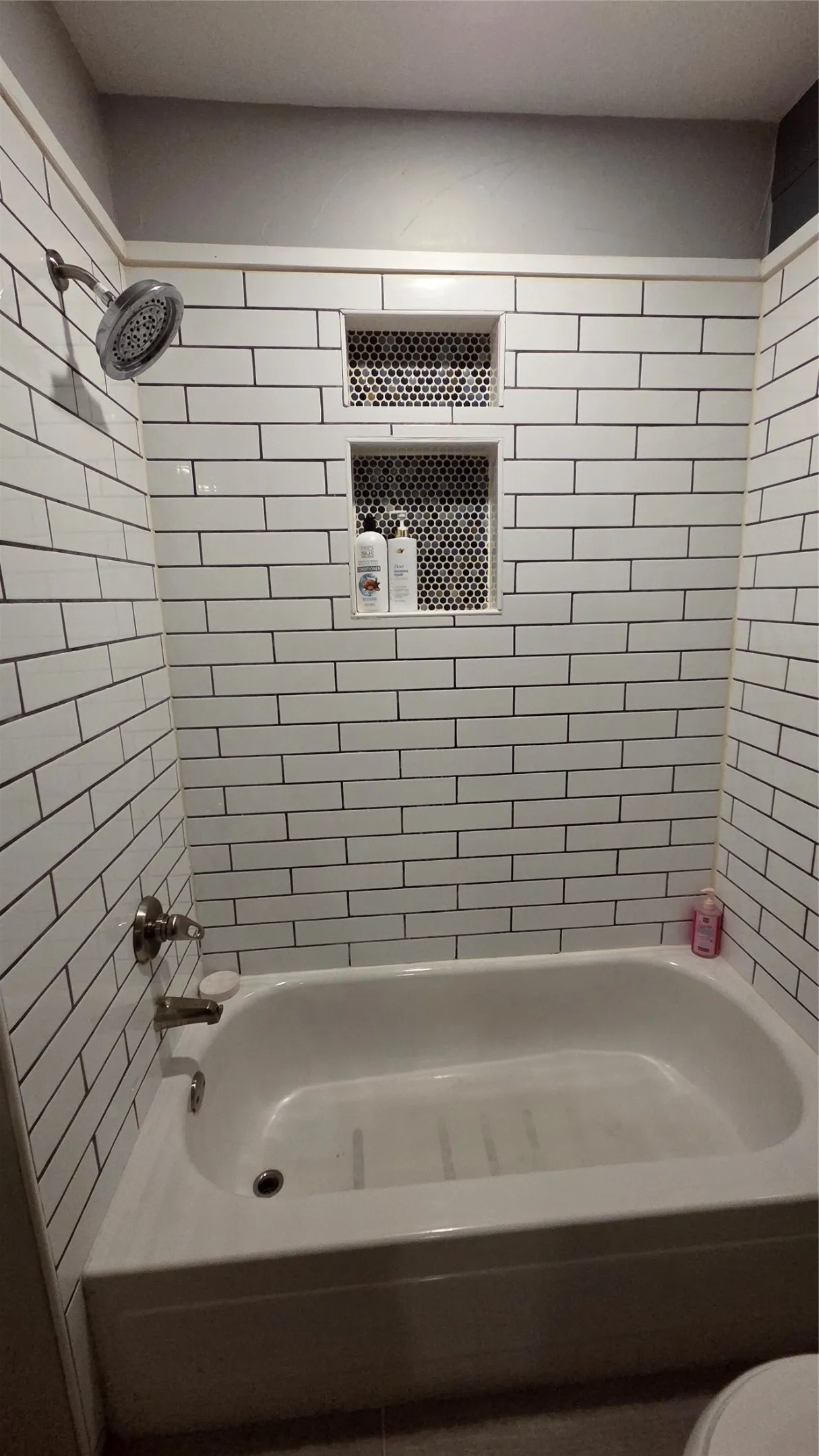 White subway tile surround with dark grout