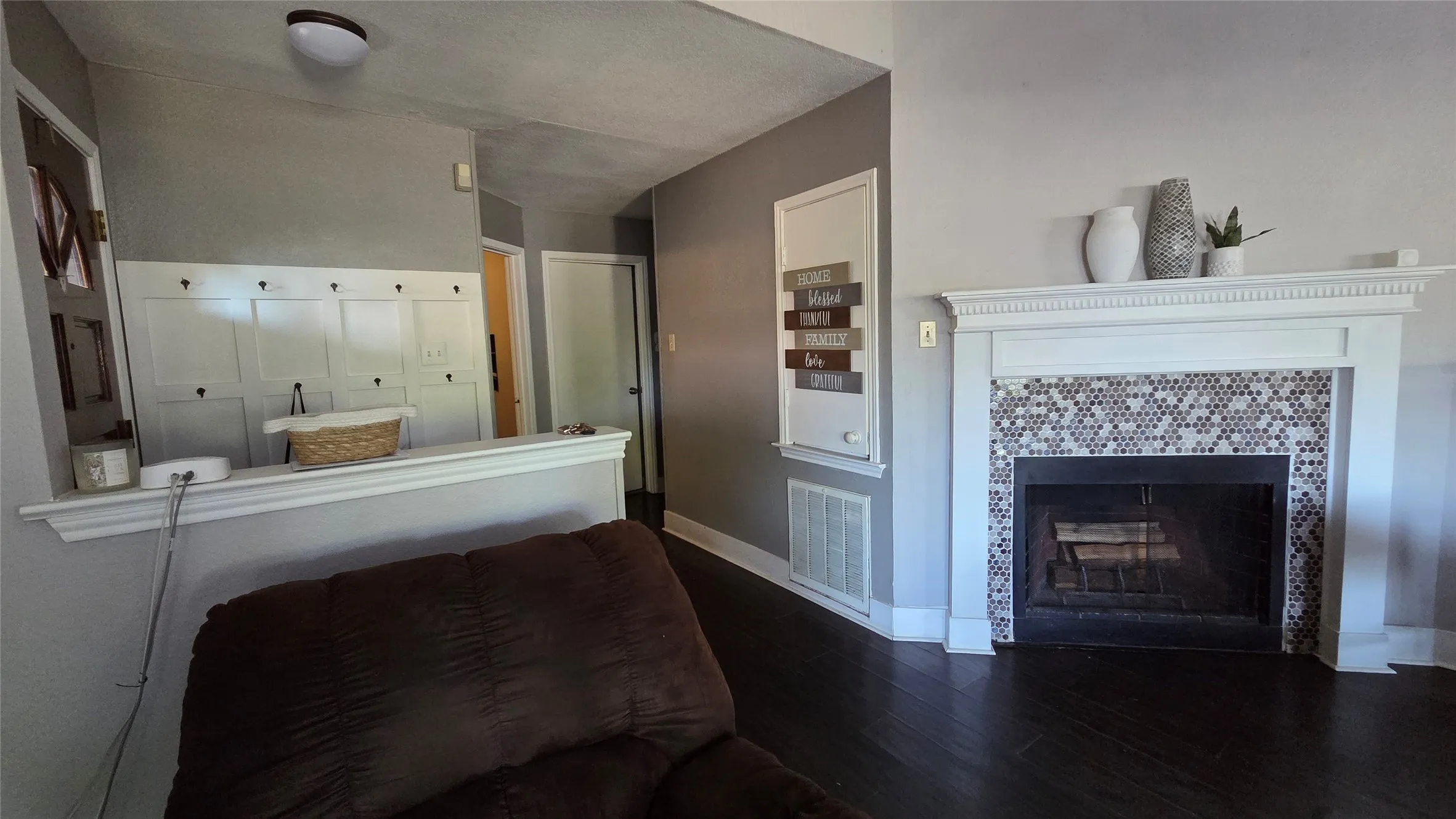 Single Family Residence For Sale in Dallas County , 2103 Prairie Creek Trail, Garland, Texas 75040, 3 Bedroom, 2 Bathroom, Garage spaces, 1,431 Sqft, built in 1987, mls#21364818, Real Estate Agent in Garland, Homes For Sale in Dallas county, Homes For Sale in Garland, Realtor in Garland Texas, Real Estate Brokerage Independent Realty Texas, Luminita Cordes Realtor