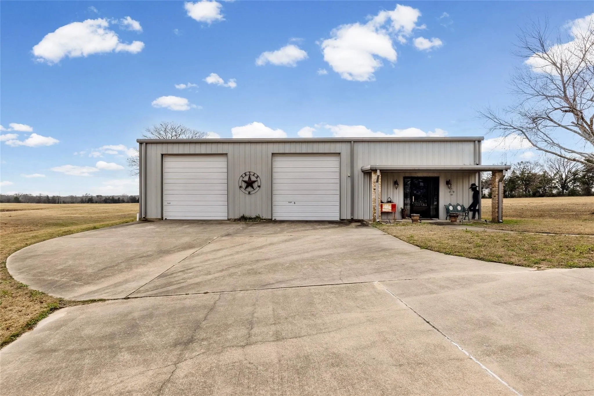 Farm For Sale in Franklin (TX) County , 1127-2 County Road Sw 3230, Winnsboro, Texas 75494, 3 Bedroom, 4 Bathroom, 2 Garage spaces, 2,857 Sqft, built in 1993, Price $699,000, mls#21365262, Real Estate Agent in Winnsboro, Homes For Sale in Franklin (TX) county, Homes For Sale in Winnsboro, Realtor in Winnsboro Texas, Real Estate Brokerage Independent Realty Texas, Luminita Cordes Realtor