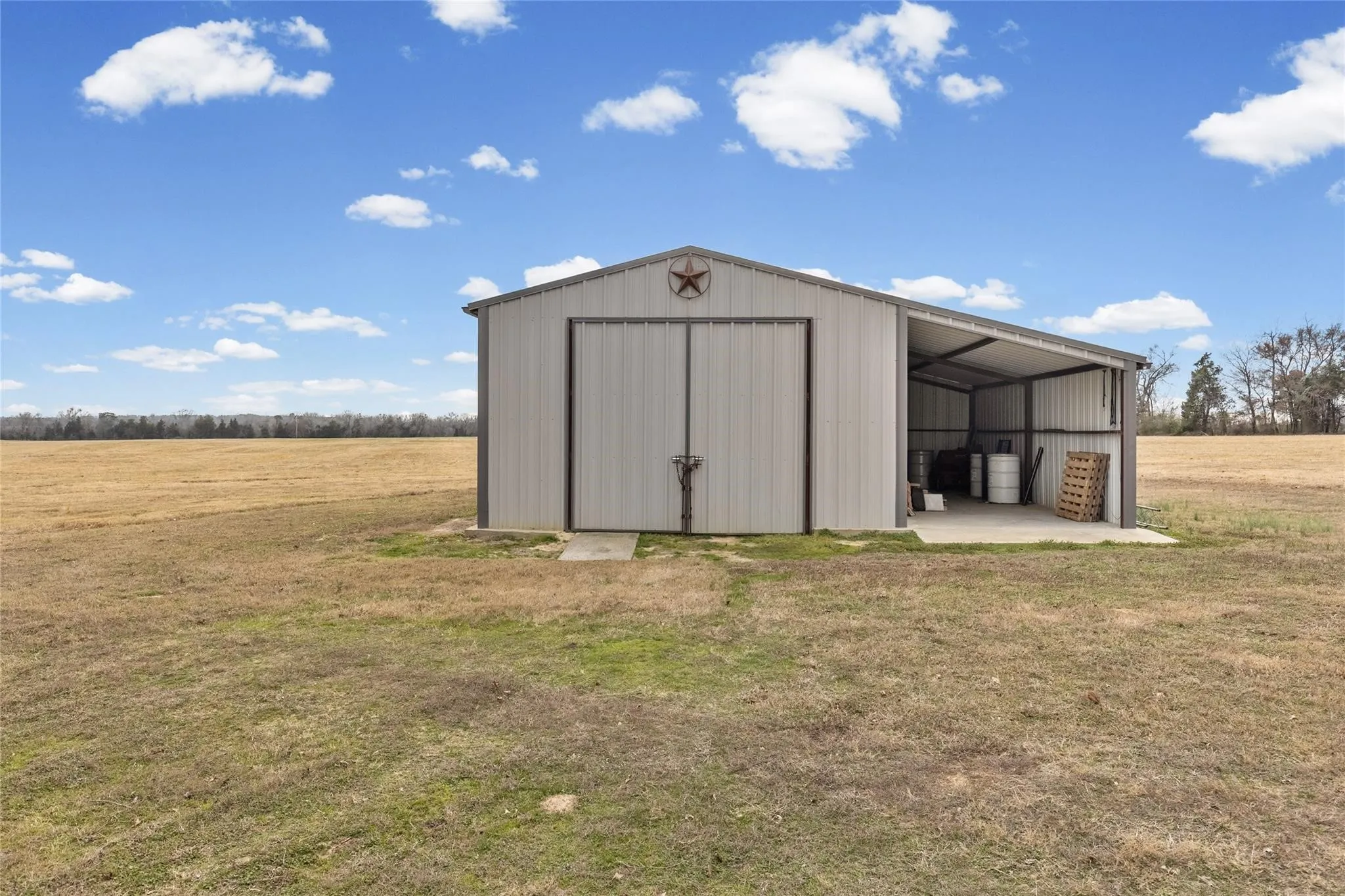 Farm For Sale in Franklin (TX) County , 1127-2 County Road Sw 3230, Winnsboro, Texas 75494, 3 Bedroom, 4 Bathroom, 2 Garage spaces, 2,857 Sqft, built in 1993, Price $699,000, mls#21365262, Real Estate Agent in Winnsboro, Homes For Sale in Franklin (TX) county, Homes For Sale in Winnsboro, Realtor in Winnsboro Texas, Real Estate Brokerage Independent Realty Texas, Luminita Cordes Realtor