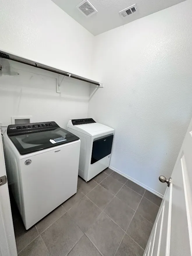Fridge, washer and dryer are included