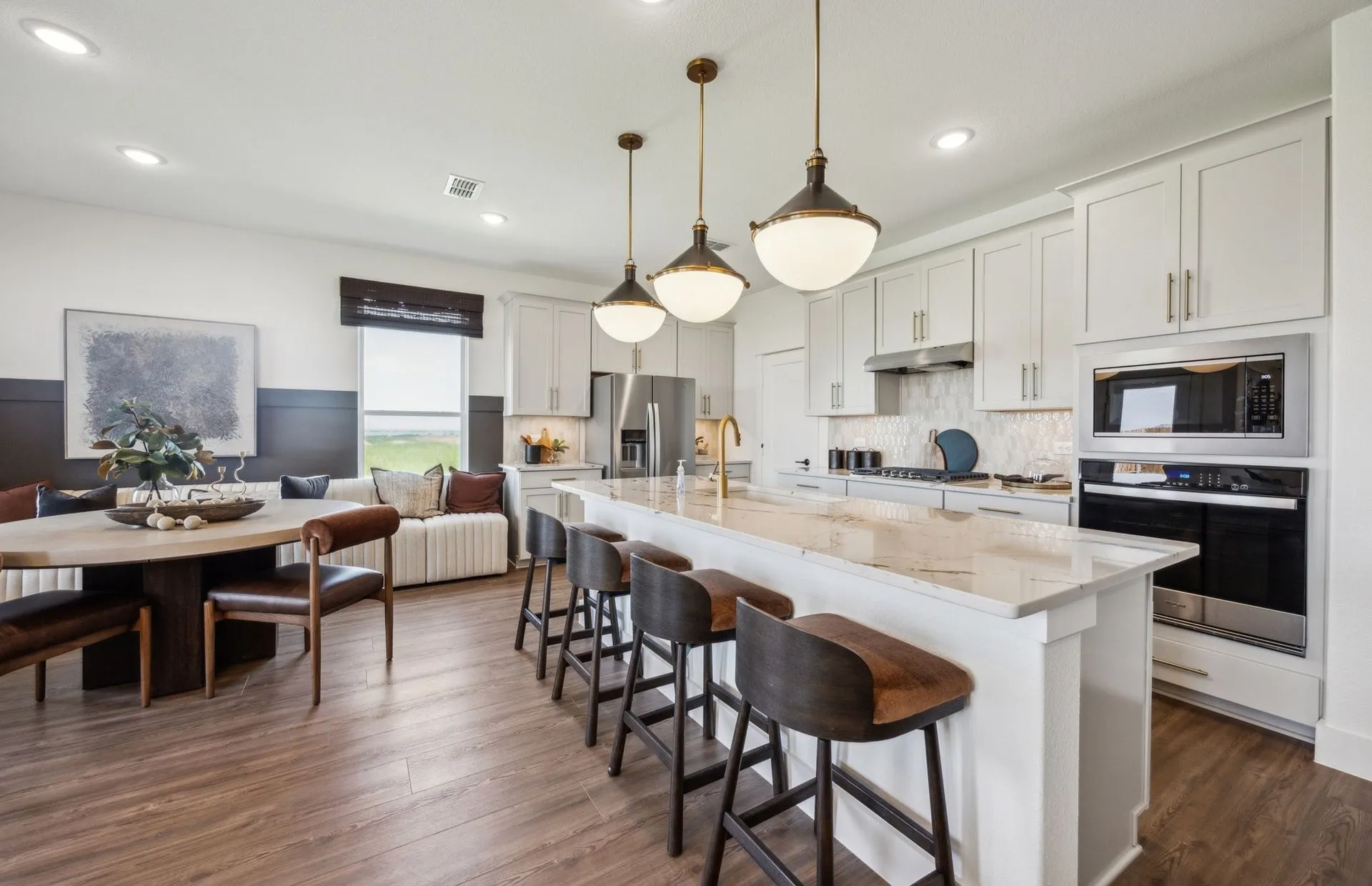 *Model Representation - Spacious kitchen with eat-in bartop island