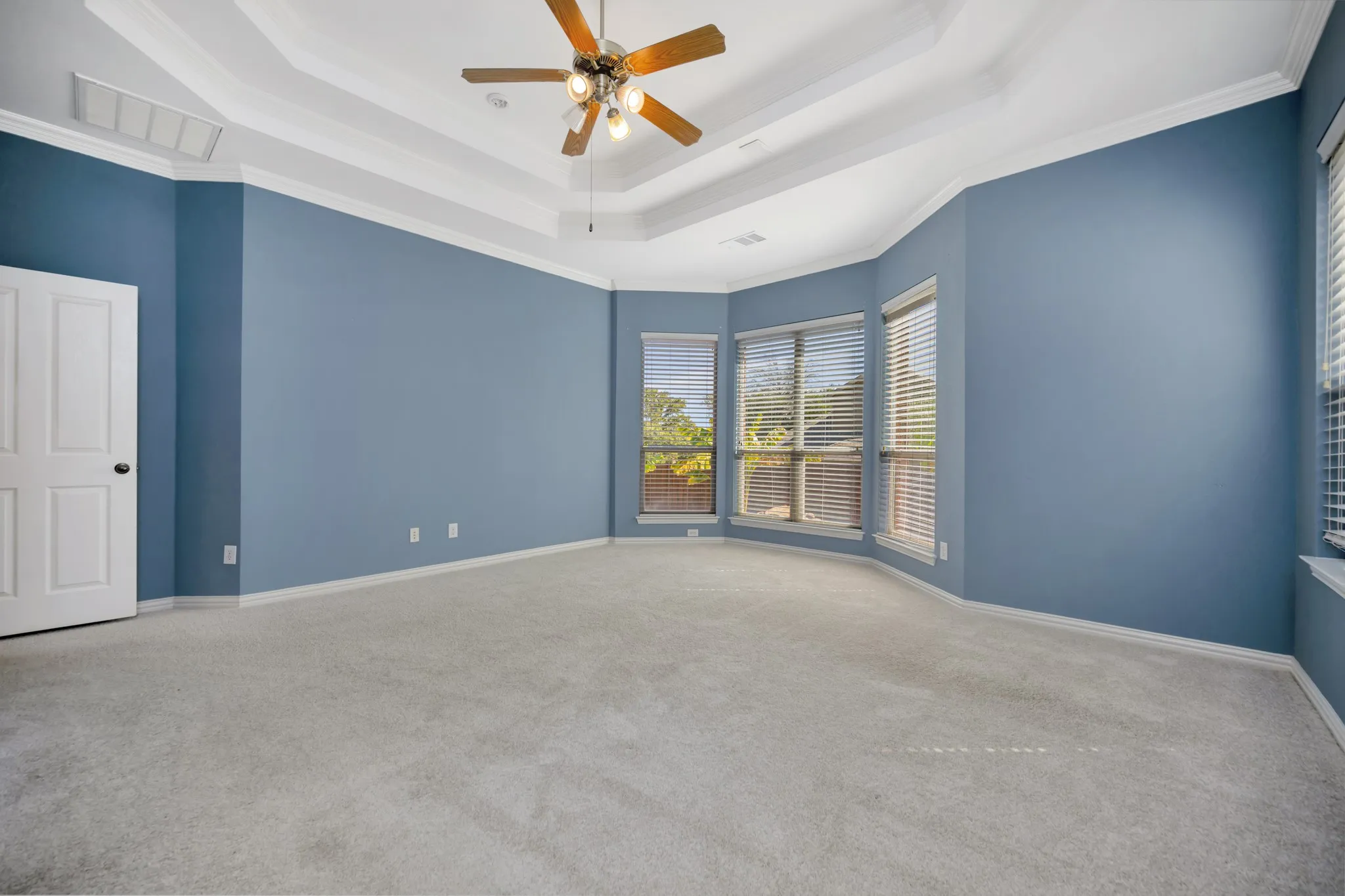 Single Family Residence For Sale in Tarrant County , 956 Water Oak Drive, Grapevine, Texas 76051, 4 Bedroom, 4 Bathroom, 3 Garage spaces, 4,063 Sqft, built in 2004, mls#21360223, Real Estate Agent in Grapevine, Homes For Sale in Tarrant county, Homes For Sale in Grapevine, Realtor in Grapevine Texas, Real Estate Brokerage Independent Realty Texas, Luminita Cordes Realtor