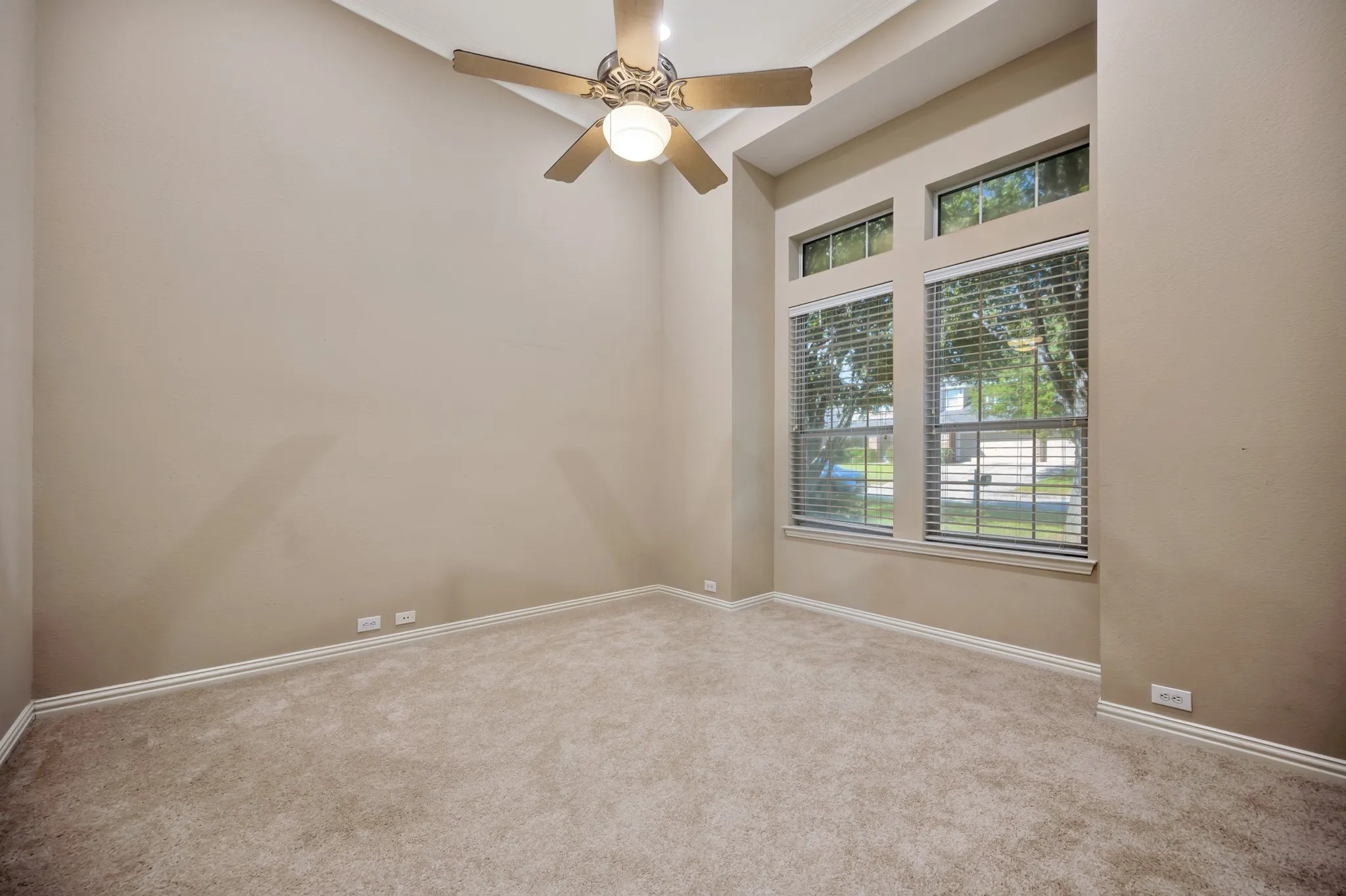 Single Family Residence For Sale in Tarrant County , 956 Water Oak Drive, Grapevine, Texas 76051, 4 Bedroom, 4 Bathroom, 3 Garage spaces, 4,063 Sqft, built in 2004, mls#21360223, Real Estate Agent in Grapevine, Homes For Sale in Tarrant county, Homes For Sale in Grapevine, Realtor in Grapevine Texas, Real Estate Brokerage Independent Realty Texas, Luminita Cordes Realtor