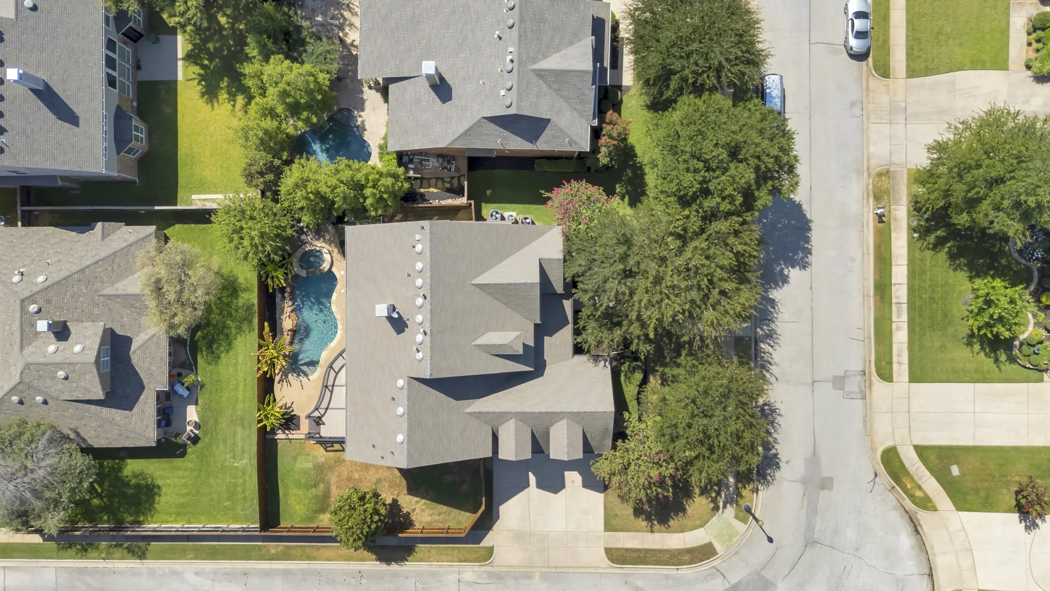 Single Family Residence For Sale in Tarrant County , 956 Water Oak Drive, Grapevine, Texas 76051, 4 Bedroom, 4 Bathroom, 3 Garage spaces, 4,063 Sqft, built in 2004, mls#21360223, Real Estate Agent in Grapevine, Homes For Sale in Tarrant county, Homes For Sale in Grapevine, Realtor in Grapevine Texas, Real Estate Brokerage Independent Realty Texas, Luminita Cordes Realtor