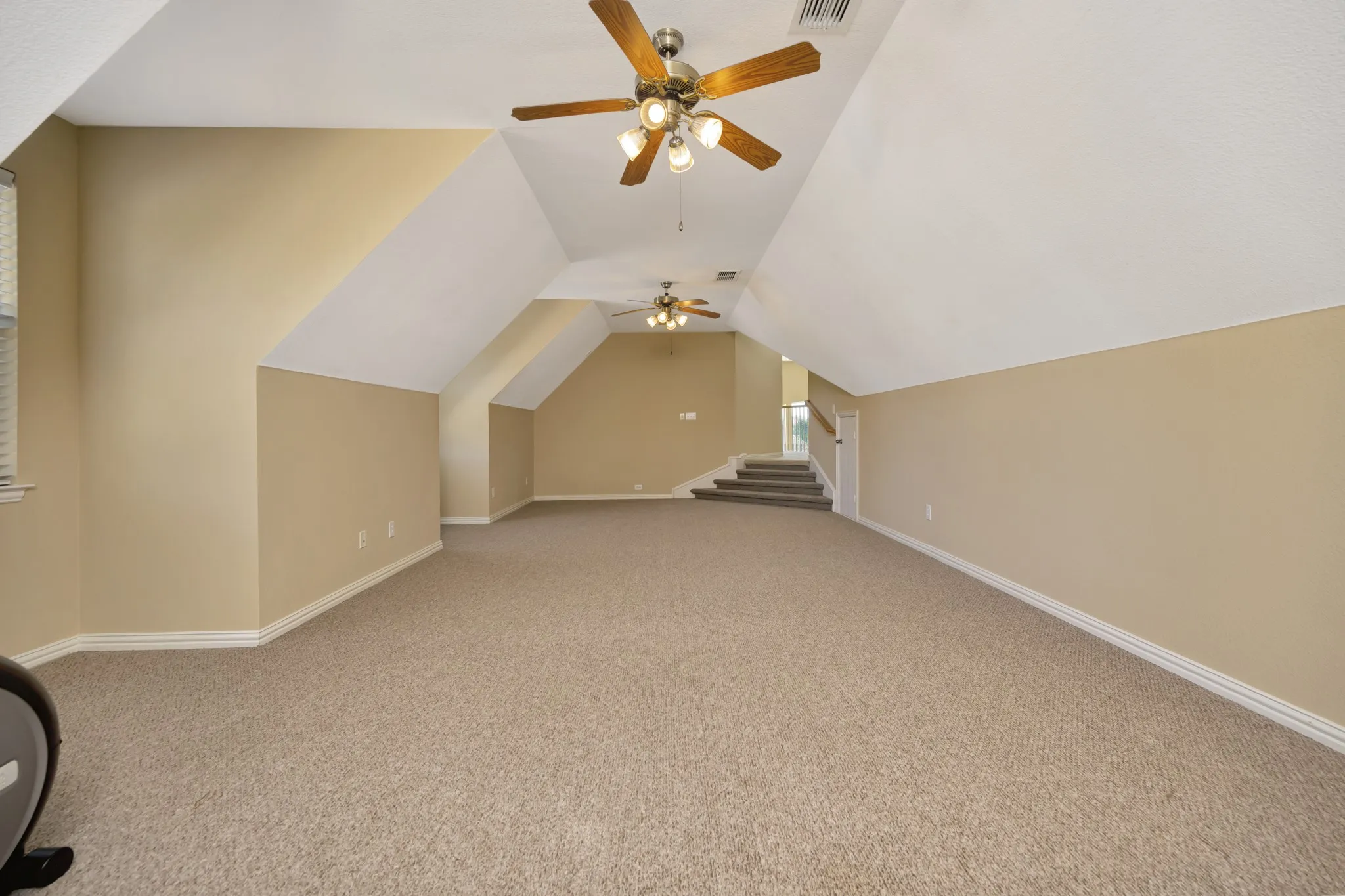 Single Family Residence For Sale in Tarrant County , 956 Water Oak Drive, Grapevine, Texas 76051, 4 Bedroom, 4 Bathroom, 3 Garage spaces, 4,063 Sqft, built in 2004, mls#21360223, Real Estate Agent in Grapevine, Homes For Sale in Tarrant county, Homes For Sale in Grapevine, Realtor in Grapevine Texas, Real Estate Brokerage Independent Realty Texas, Luminita Cordes Realtor
