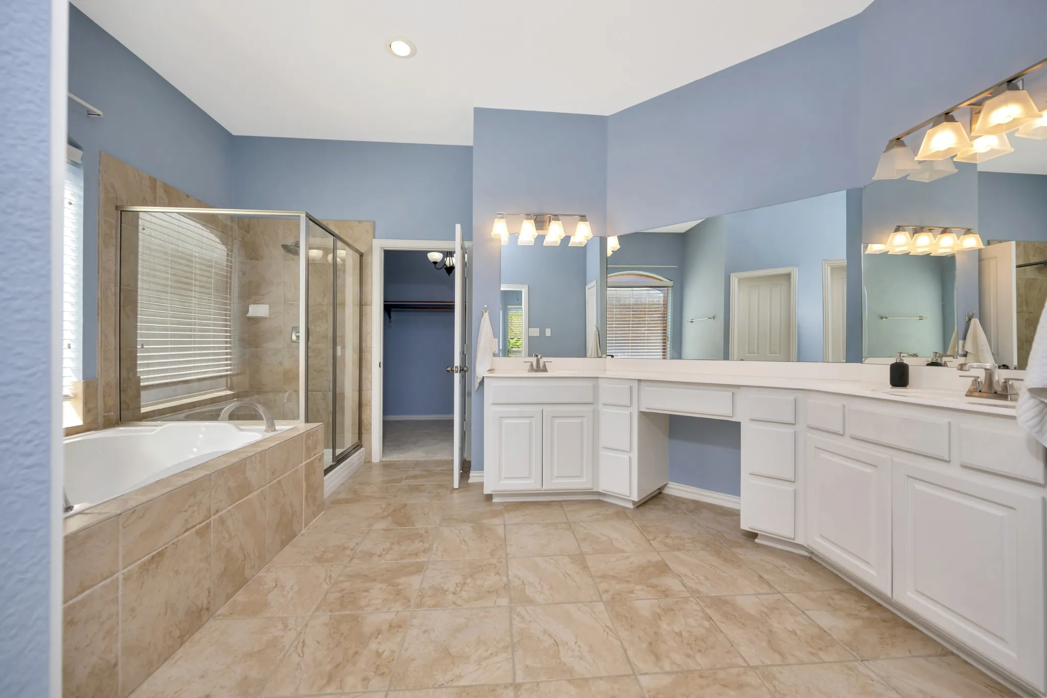 Single Family Residence For Sale in Tarrant County , 956 Water Oak Drive, Grapevine, Texas 76051, 4 Bedroom, 4 Bathroom, 3 Garage spaces, 4,063 Sqft, built in 2004, mls#21360223, Real Estate Agent in Grapevine, Homes For Sale in Tarrant county, Homes For Sale in Grapevine, Realtor in Grapevine Texas, Real Estate Brokerage Independent Realty Texas, Luminita Cordes Realtor