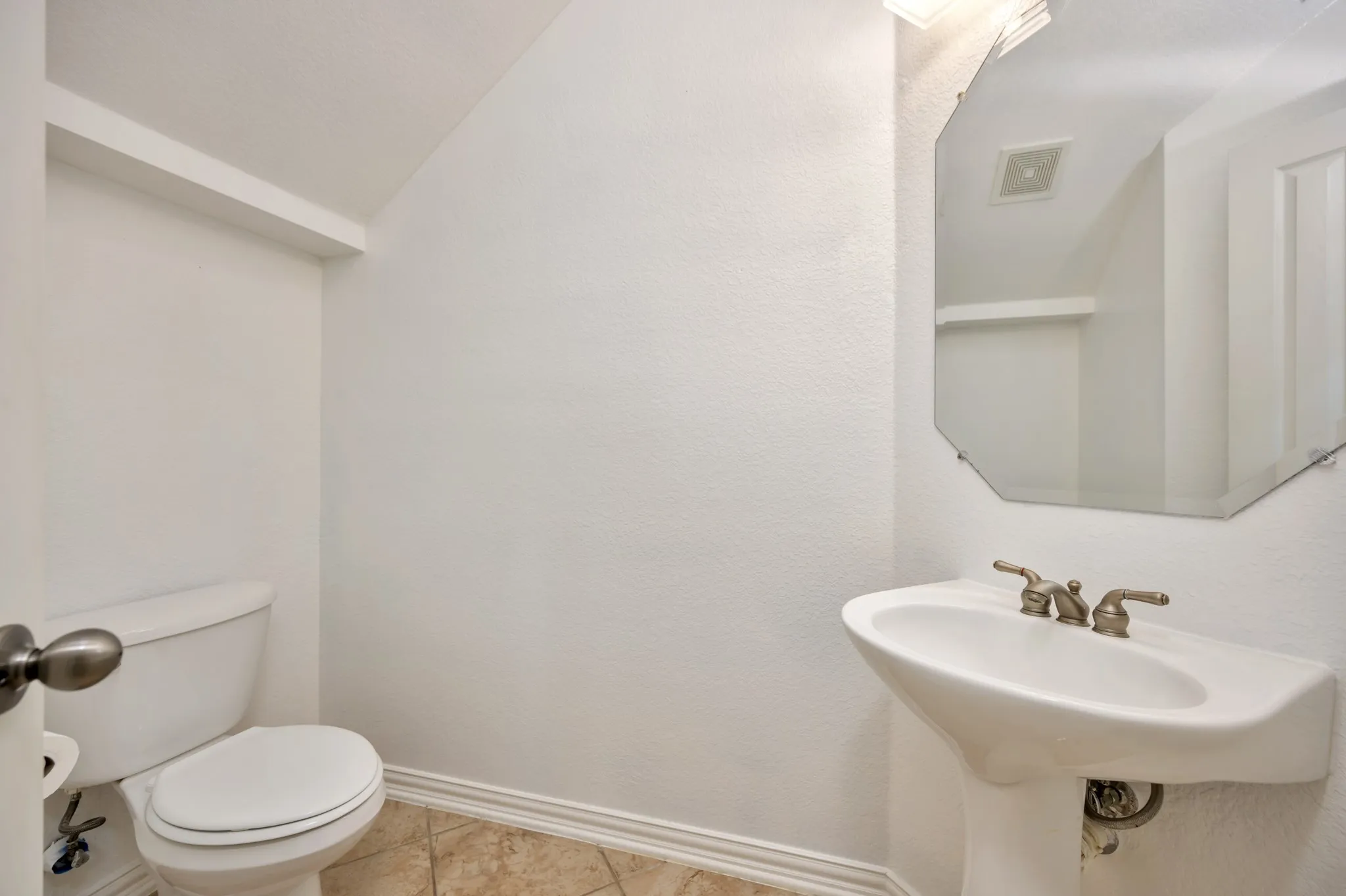 Single Family Residence For Sale in Tarrant County , 956 Water Oak Drive, Grapevine, Texas 76051, 4 Bedroom, 4 Bathroom, 3 Garage spaces, 4,063 Sqft, built in 2004, mls#21360223, Real Estate Agent in Grapevine, Homes For Sale in Tarrant county, Homes For Sale in Grapevine, Realtor in Grapevine Texas, Real Estate Brokerage Independent Realty Texas, Luminita Cordes Realtor