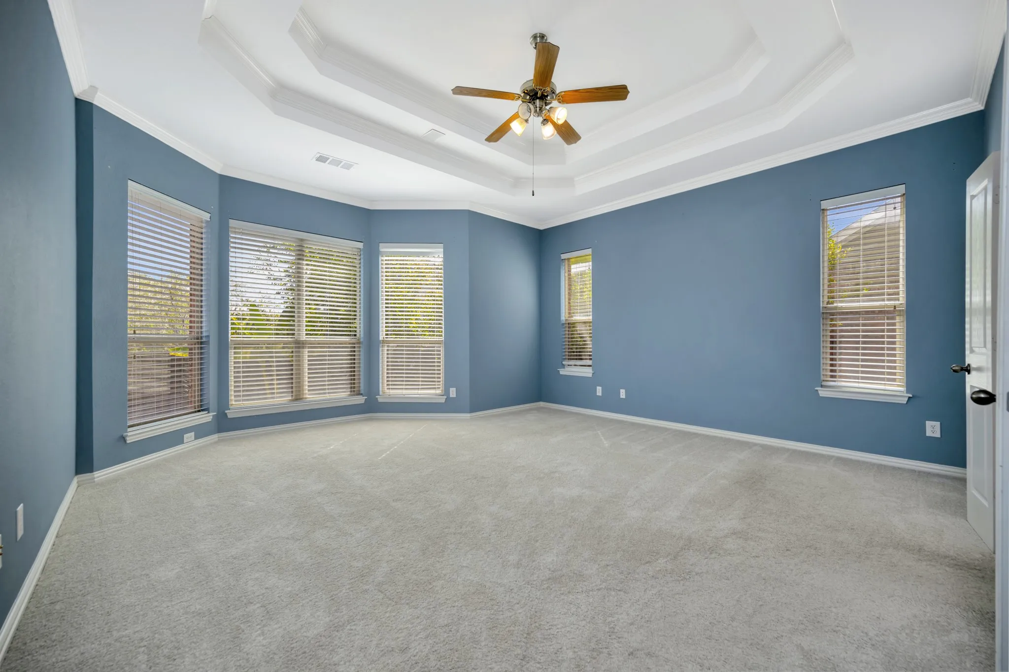 Single Family Residence For Sale in Tarrant County , 956 Water Oak Drive, Grapevine, Texas 76051, 4 Bedroom, 4 Bathroom, 3 Garage spaces, 4,063 Sqft, built in 2004, mls#21360223, Real Estate Agent in Grapevine, Homes For Sale in Tarrant county, Homes For Sale in Grapevine, Realtor in Grapevine Texas, Real Estate Brokerage Independent Realty Texas, Luminita Cordes Realtor