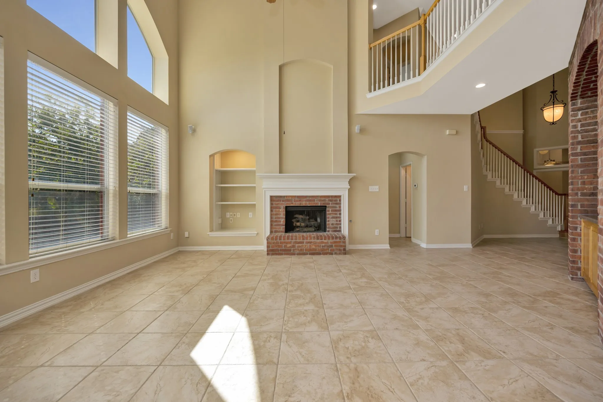 Single Family Residence For Sale in Tarrant County , 956 Water Oak Drive, Grapevine, Texas 76051, 4 Bedroom, 4 Bathroom, 3 Garage spaces, 4,063 Sqft, built in 2004, mls#21360223, Real Estate Agent in Grapevine, Homes For Sale in Tarrant county, Homes For Sale in Grapevine, Realtor in Grapevine Texas, Real Estate Brokerage Independent Realty Texas, Luminita Cordes Realtor