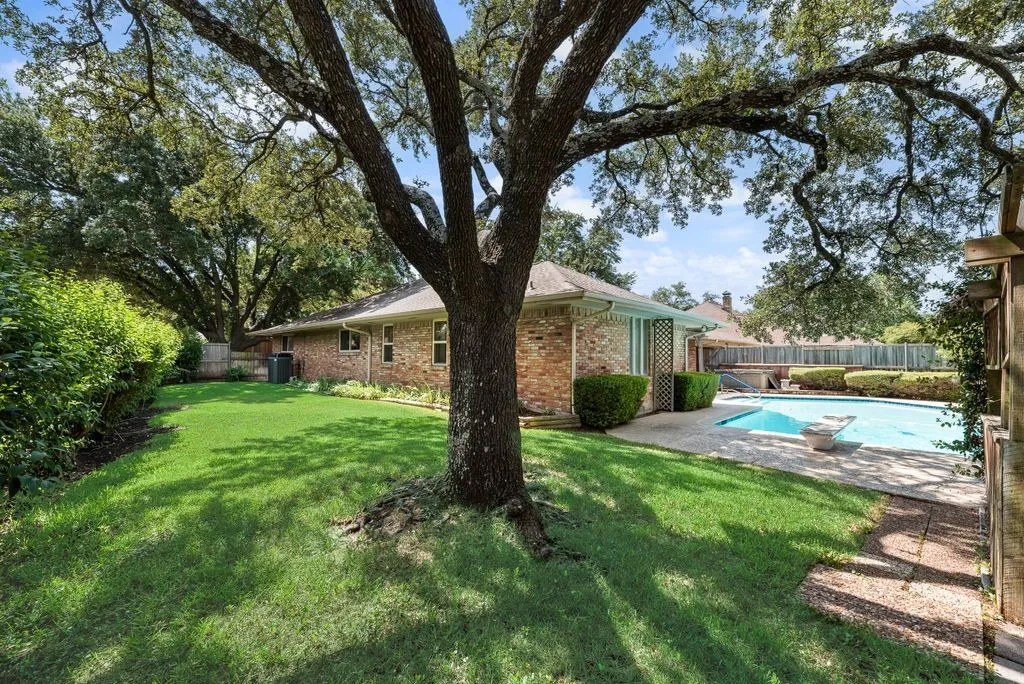 Single Family Residence For Sale in Dallas County , 7719 Applecross Lane, Dallas, Texas 75248, 5 Bedroom, 4 Bathroom, 3 Garage spaces, 3,172 Sqft, built in 1976, mls#21362871, Real Estate Agent in Dallas, Homes For Sale in Dallas county, Homes For Sale in Dallas, Realtor in Dallas Texas, Real Estate Brokerage Independent Realty Texas, Luminita Cordes Realtor