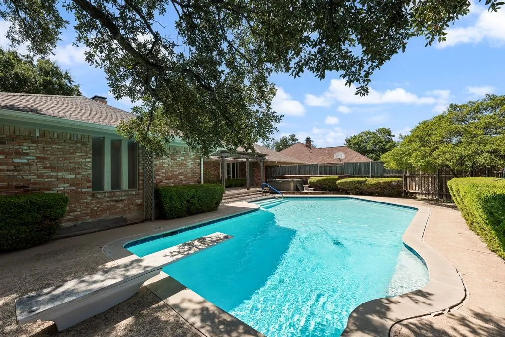 Single Family Residence For Sale in Dallas County , 7719 Applecross Lane, Dallas, Texas 75248, 5 Bedroom, 4 Bathroom, 3 Garage spaces, 3,172 Sqft, built in 1976, mls#21362871, Real Estate Agent in Dallas, Homes For Sale in Dallas county, Homes For Sale in Dallas, Realtor in Dallas Texas, Real Estate Brokerage Independent Realty Texas, Luminita Cordes Realtor