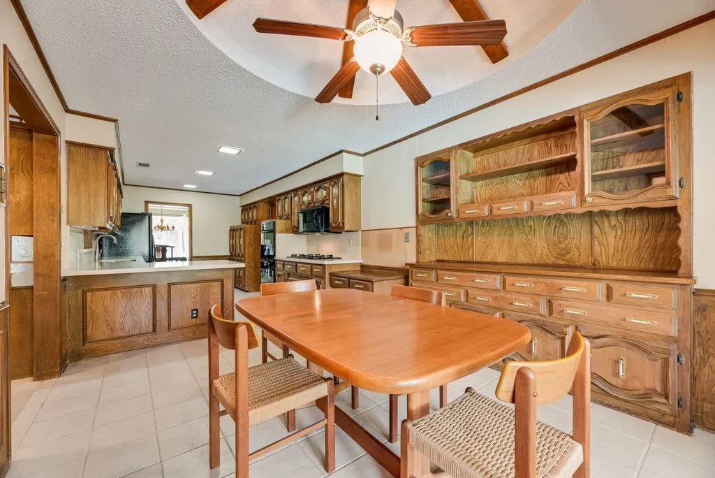 Single Family Residence For Sale in Dallas County , 7719 Applecross Lane, Dallas, Texas 75248, 5 Bedroom, 4 Bathroom, 3 Garage spaces, 3,172 Sqft, built in 1976, mls#21362871, Real Estate Agent in Dallas, Homes For Sale in Dallas county, Homes For Sale in Dallas, Realtor in Dallas Texas, Real Estate Brokerage Independent Realty Texas, Luminita Cordes Realtor