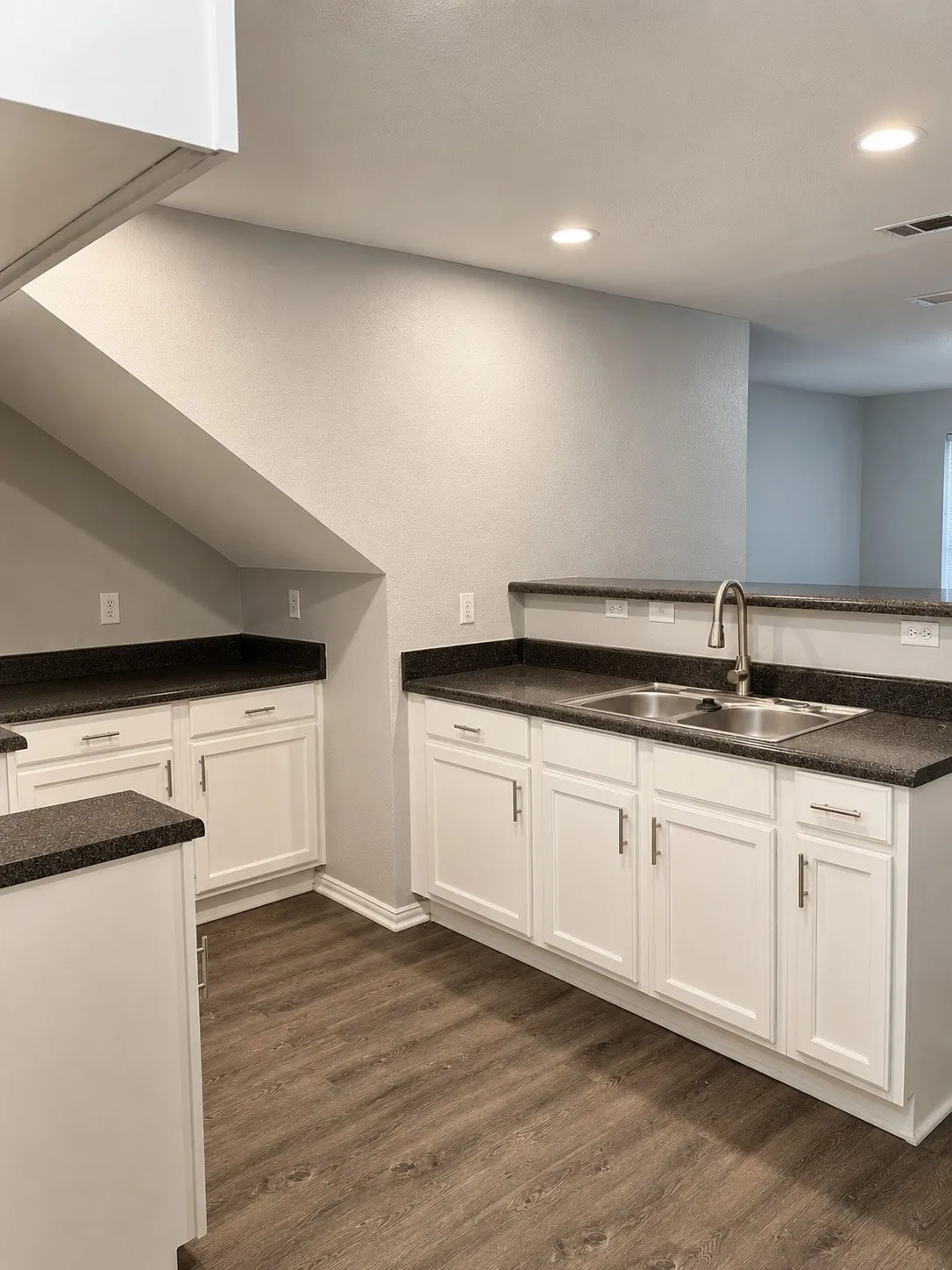 Single Family Residence For Rent in Dallas County , 4011 Preferred Place, Dallas, Texas 75237, 3 Bedroom, 3 Bathroom, 1 Garage spaces, 1,307 Sqft, built in 2006, mls#21365162, Real Estate Agent in Dallas, Homes For Rent in Dallas county, Homes For Rent in Dallas, Realtor in Dallas Texas, Real Estate Brokerage Independent Realty Texas, Luminita Cordes Realtor
