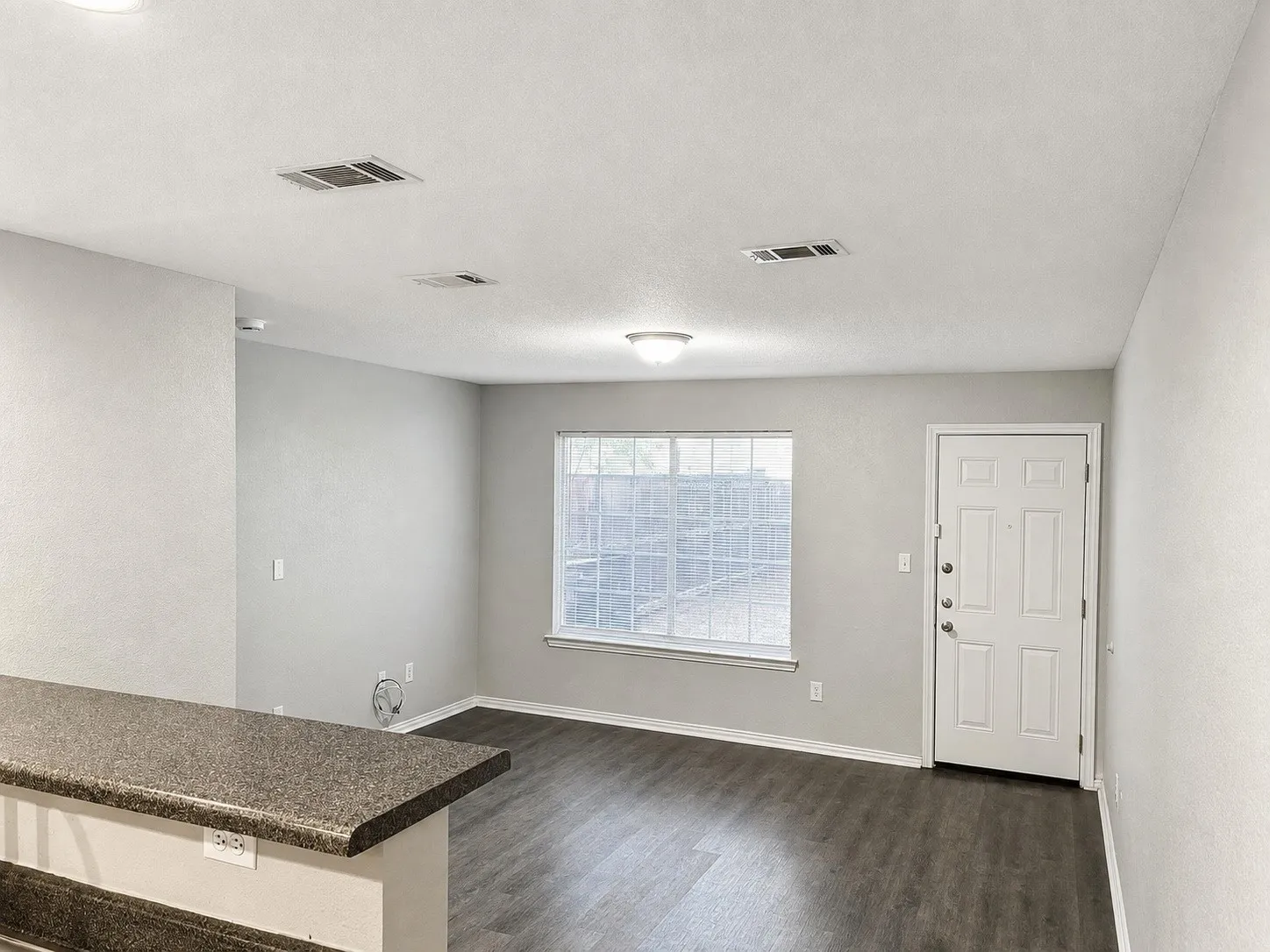 Single Family Residence For Rent in Dallas County , 4011 Preferred Place, Dallas, Texas 75237, 3 Bedroom, 3 Bathroom, 1 Garage spaces, 1,307 Sqft, built in 2006, mls#21365162, Real Estate Agent in Dallas, Homes For Rent in Dallas county, Homes For Rent in Dallas, Realtor in Dallas Texas, Real Estate Brokerage Independent Realty Texas, Luminita Cordes Realtor