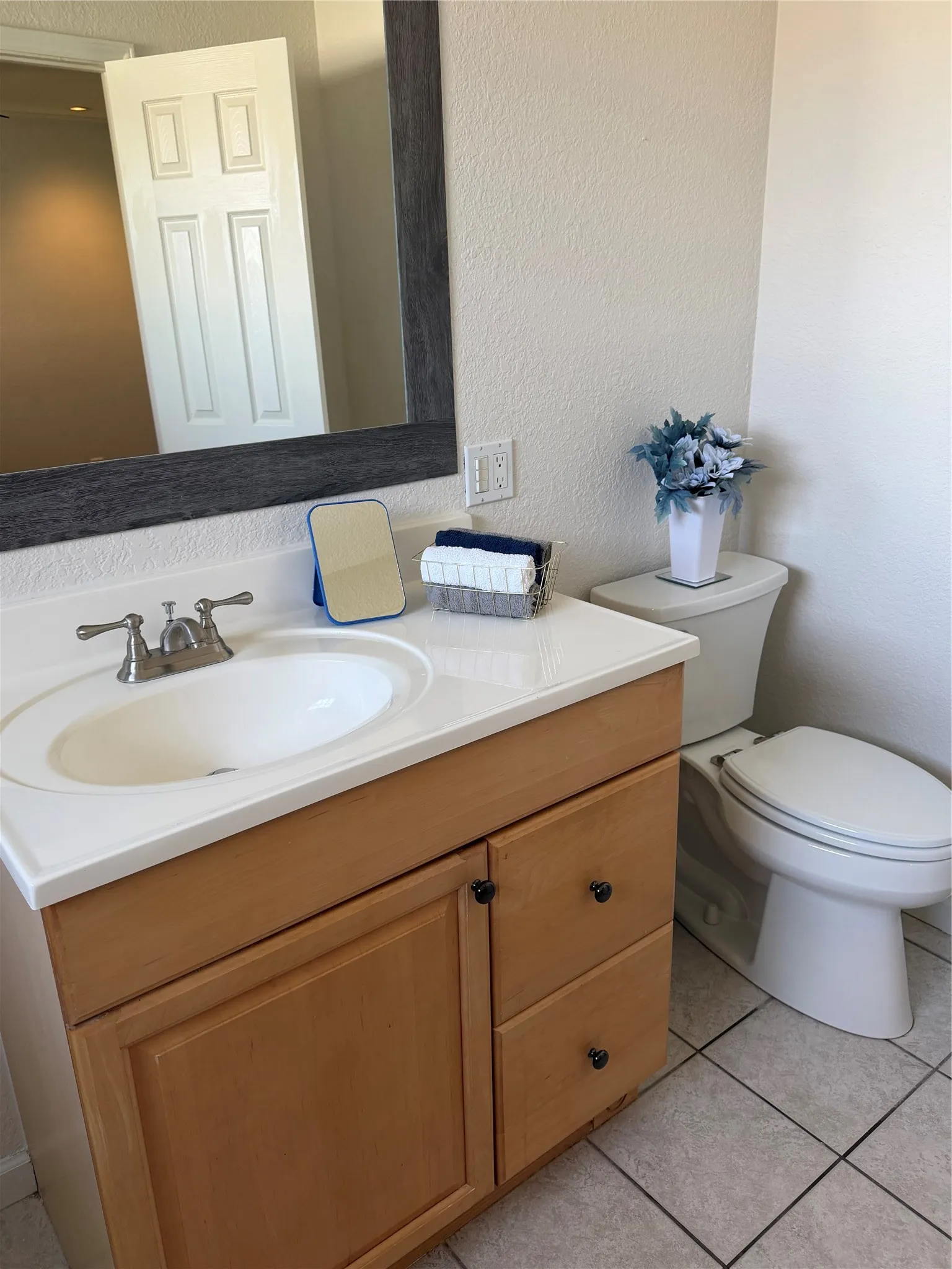 Condominium For Sale in Dallas County , 5740 Martel Avenue B15, Dallas, Texas 75206, 1 Bedroom, 2 Bathroom, 1 Garage spaces, 781 Sqft, built in 1983, mls#21364606, Real Estate Agent in Dallas, Homes For Sale in Dallas county, Homes For Sale in Dallas, Realtor in Dallas Texas, Real Estate Brokerage Independent Realty Texas, Luminita Cordes Realtor