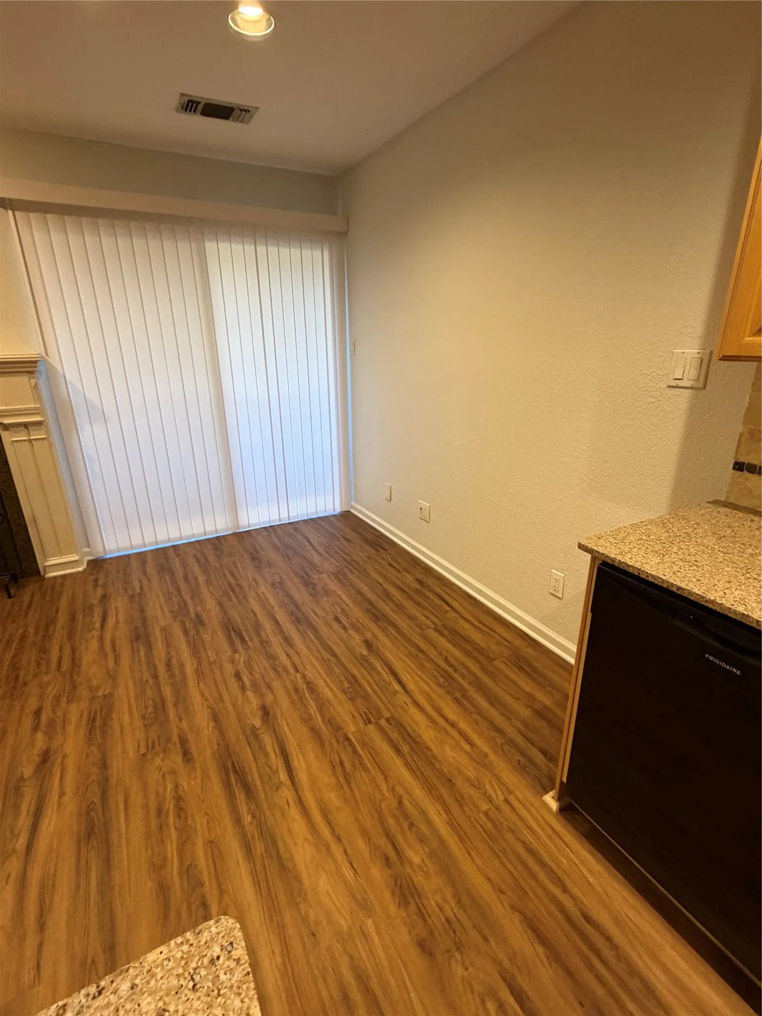 Condominium For Sale in Dallas County , 5740 Martel Avenue B15, Dallas, Texas 75206, 1 Bedroom, 2 Bathroom, 1 Garage spaces, 781 Sqft, built in 1983, mls#21364606, Real Estate Agent in Dallas, Homes For Sale in Dallas county, Homes For Sale in Dallas, Realtor in Dallas Texas, Real Estate Brokerage Independent Realty Texas, Luminita Cordes Realtor