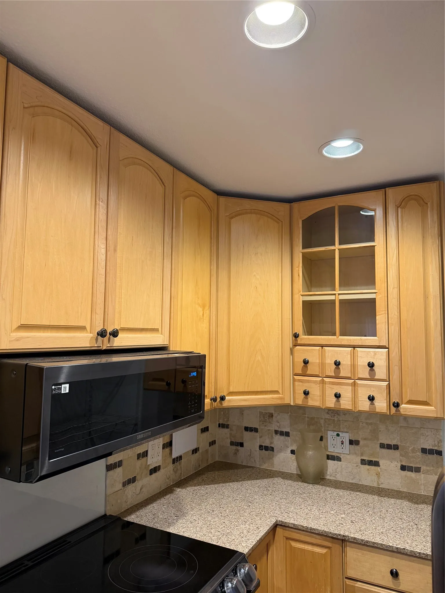 Condominium For Sale in Dallas County , 5740 Martel Avenue B15, Dallas, Texas 75206, 1 Bedroom, 2 Bathroom, 1 Garage spaces, 781 Sqft, built in 1983, mls#21364606, Real Estate Agent in Dallas, Homes For Sale in Dallas county, Homes For Sale in Dallas, Realtor in Dallas Texas, Real Estate Brokerage Independent Realty Texas, Luminita Cordes Realtor
