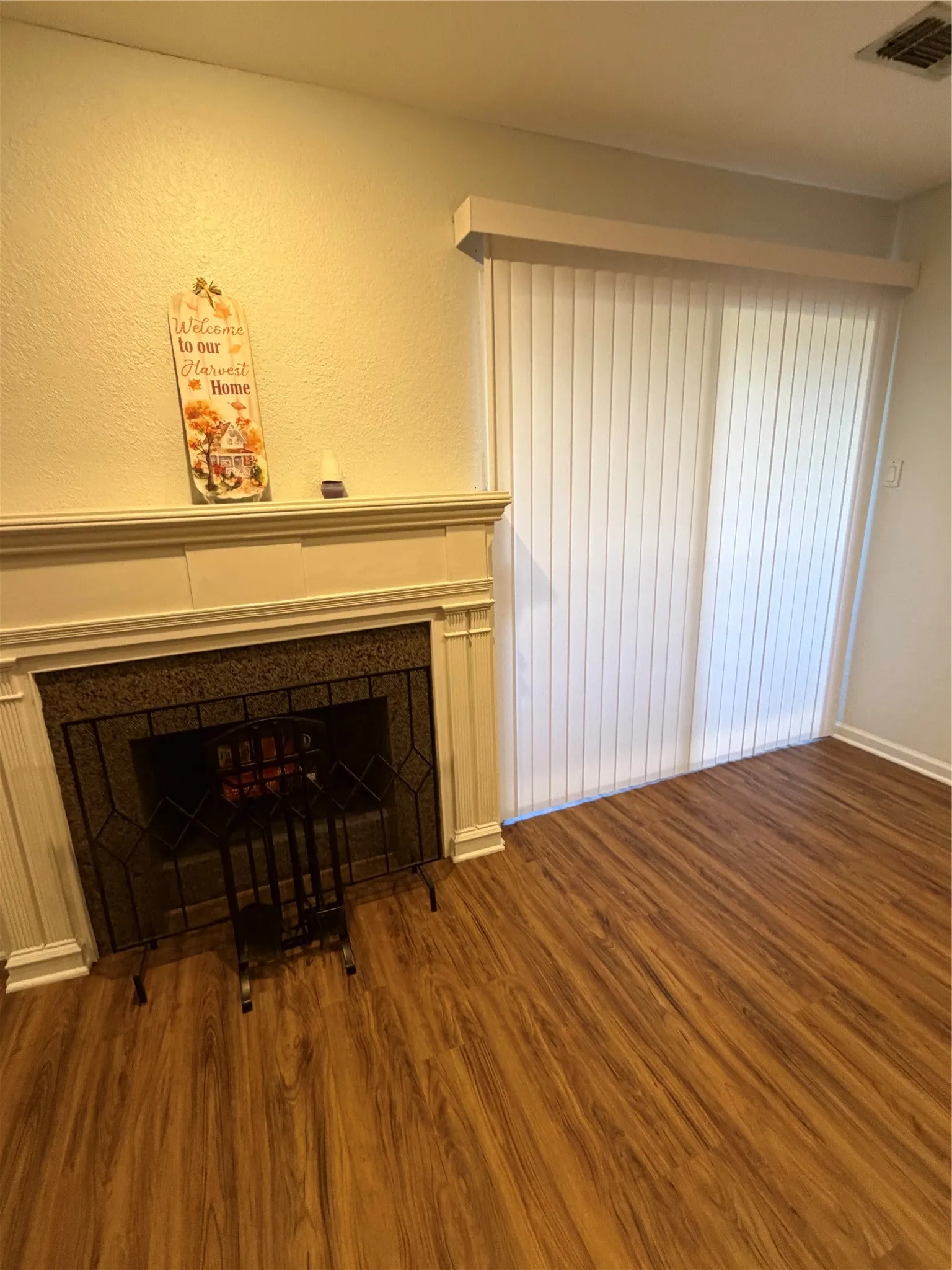 Condominium For Sale in Dallas County , 5740 Martel Avenue B15, Dallas, Texas 75206, 1 Bedroom, 2 Bathroom, 1 Garage spaces, 781 Sqft, built in 1983, mls#21364606, Real Estate Agent in Dallas, Homes For Sale in Dallas county, Homes For Sale in Dallas, Realtor in Dallas Texas, Real Estate Brokerage Independent Realty Texas, Luminita Cordes Realtor