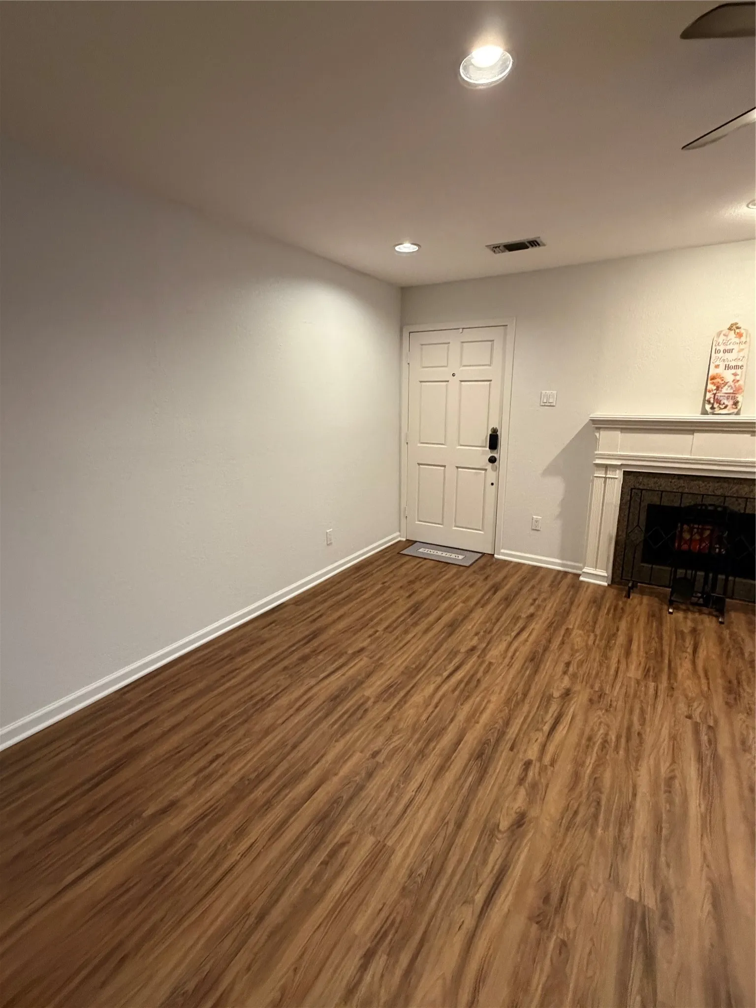 Condominium For Sale in Dallas County , 5740 Martel Avenue B15, Dallas, Texas 75206, 1 Bedroom, 2 Bathroom, 1 Garage spaces, 781 Sqft, built in 1983, mls#21364606, Real Estate Agent in Dallas, Homes For Sale in Dallas county, Homes For Sale in Dallas, Realtor in Dallas Texas, Real Estate Brokerage Independent Realty Texas, Luminita Cordes Realtor