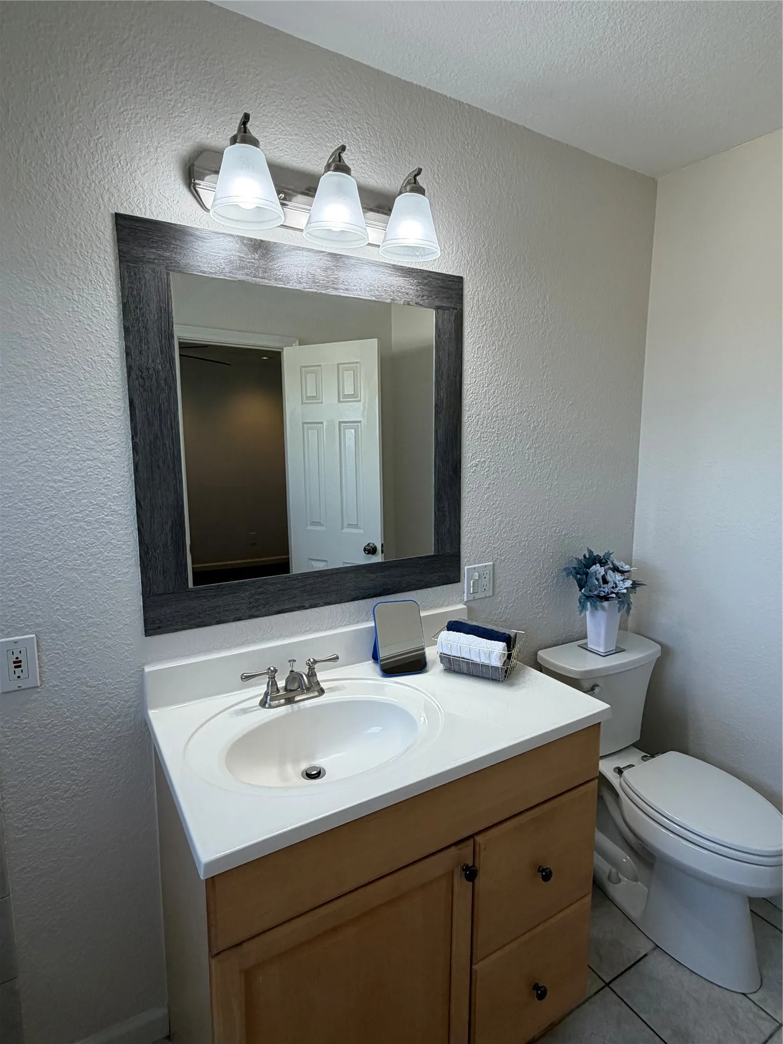 Condominium For Sale in Dallas County , 5740 Martel Avenue B15, Dallas, Texas 75206, 1 Bedroom, 2 Bathroom, 1 Garage spaces, 781 Sqft, built in 1983, mls#21364606, Real Estate Agent in Dallas, Homes For Sale in Dallas county, Homes For Sale in Dallas, Realtor in Dallas Texas, Real Estate Brokerage Independent Realty Texas, Luminita Cordes Realtor