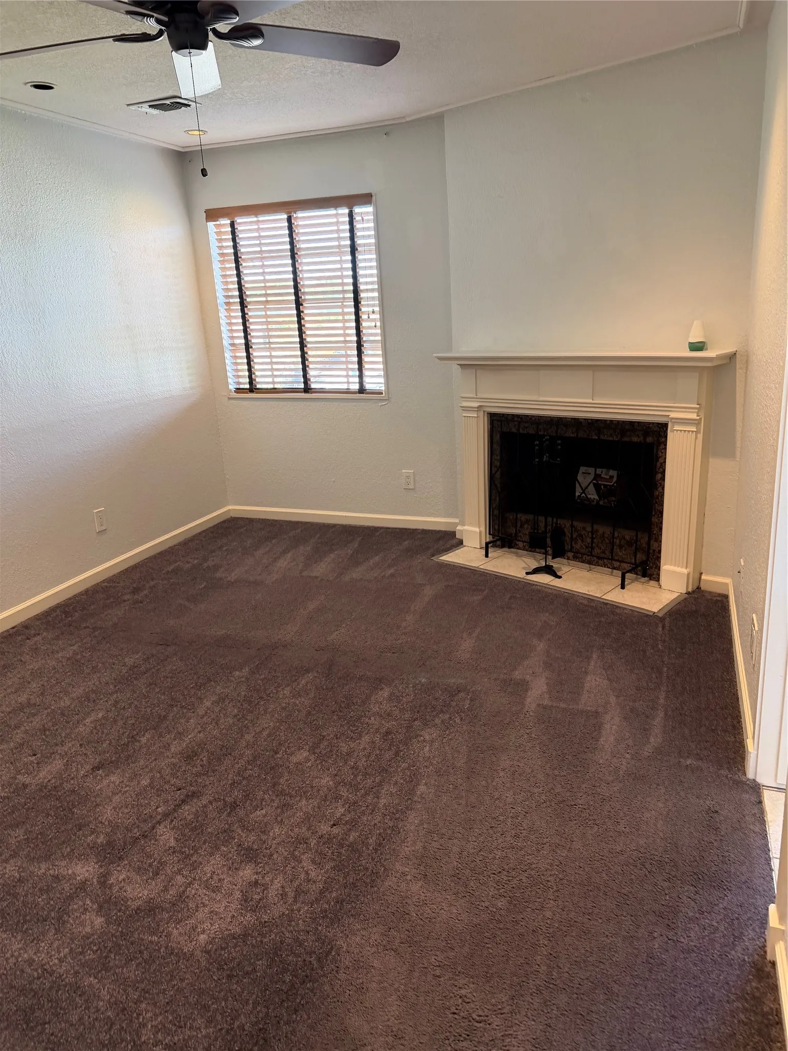 Condominium For Sale in Dallas County , 5740 Martel Avenue B15, Dallas, Texas 75206, 1 Bedroom, 2 Bathroom, 1 Garage spaces, 781 Sqft, built in 1983, mls#21364606, Real Estate Agent in Dallas, Homes For Sale in Dallas county, Homes For Sale in Dallas, Realtor in Dallas Texas, Real Estate Brokerage Independent Realty Texas, Luminita Cordes Realtor