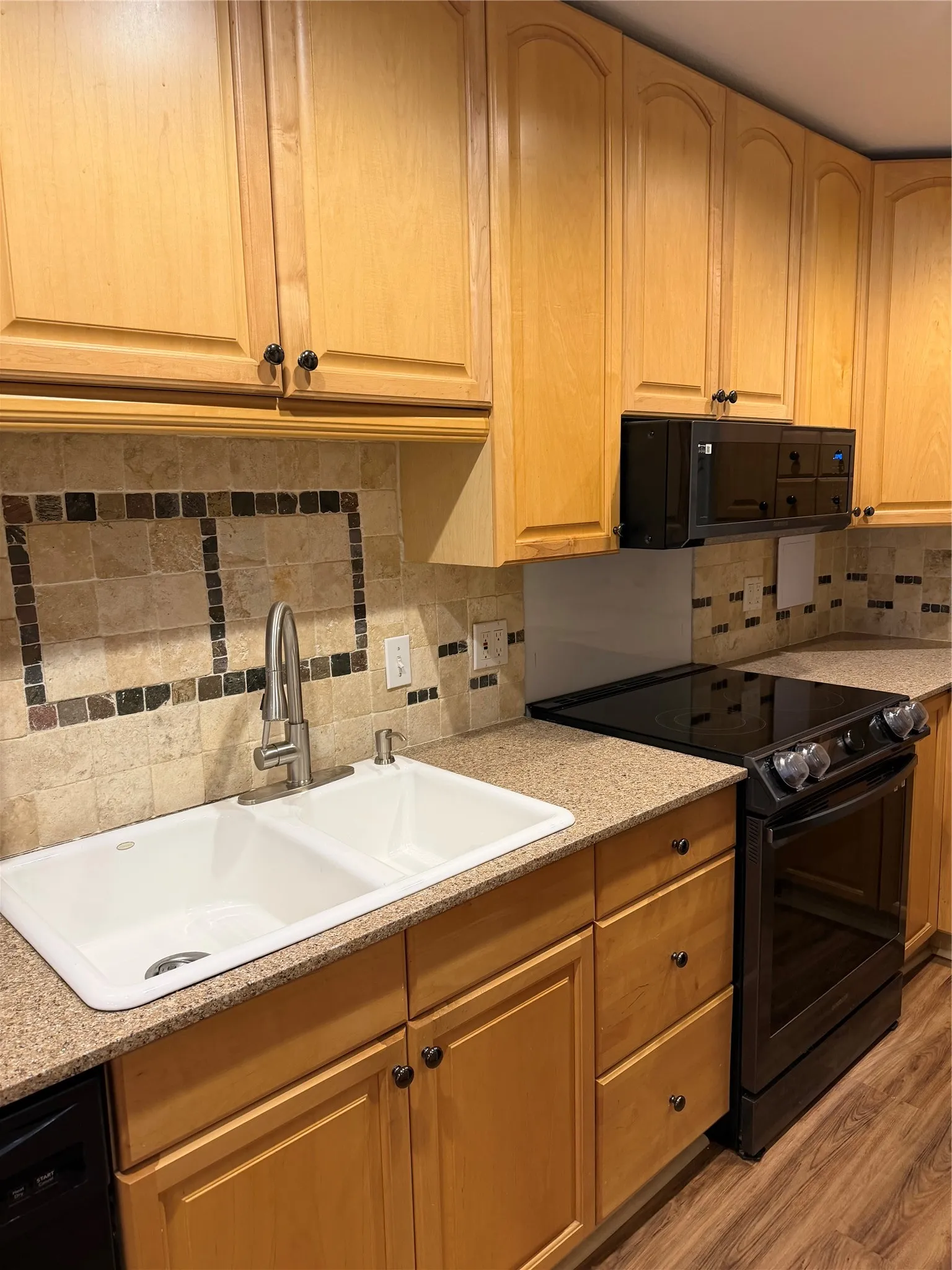 Condominium For Sale in Dallas County , 5740 Martel Avenue B15, Dallas, Texas 75206, 1 Bedroom, 2 Bathroom, 1 Garage spaces, 781 Sqft, built in 1983, mls#21364606, Real Estate Agent in Dallas, Homes For Sale in Dallas county, Homes For Sale in Dallas, Realtor in Dallas Texas, Real Estate Brokerage Independent Realty Texas, Luminita Cordes Realtor