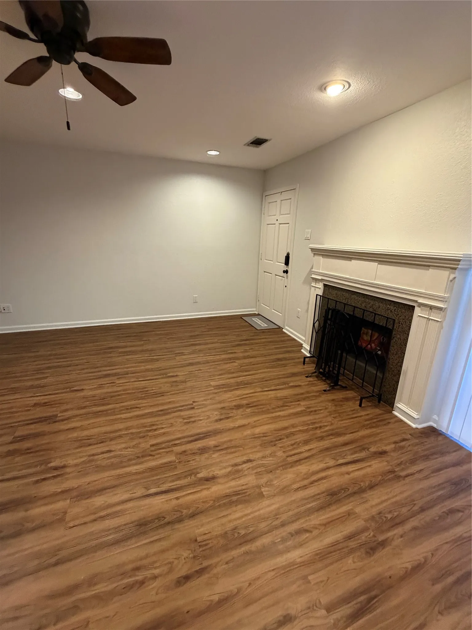 Condominium For Sale in Dallas County , 5740 Martel Avenue B15, Dallas, Texas 75206, 1 Bedroom, 2 Bathroom, 1 Garage spaces, 781 Sqft, built in 1983, mls#21364606, Real Estate Agent in Dallas, Homes For Sale in Dallas county, Homes For Sale in Dallas, Realtor in Dallas Texas, Real Estate Brokerage Independent Realty Texas, Luminita Cordes Realtor