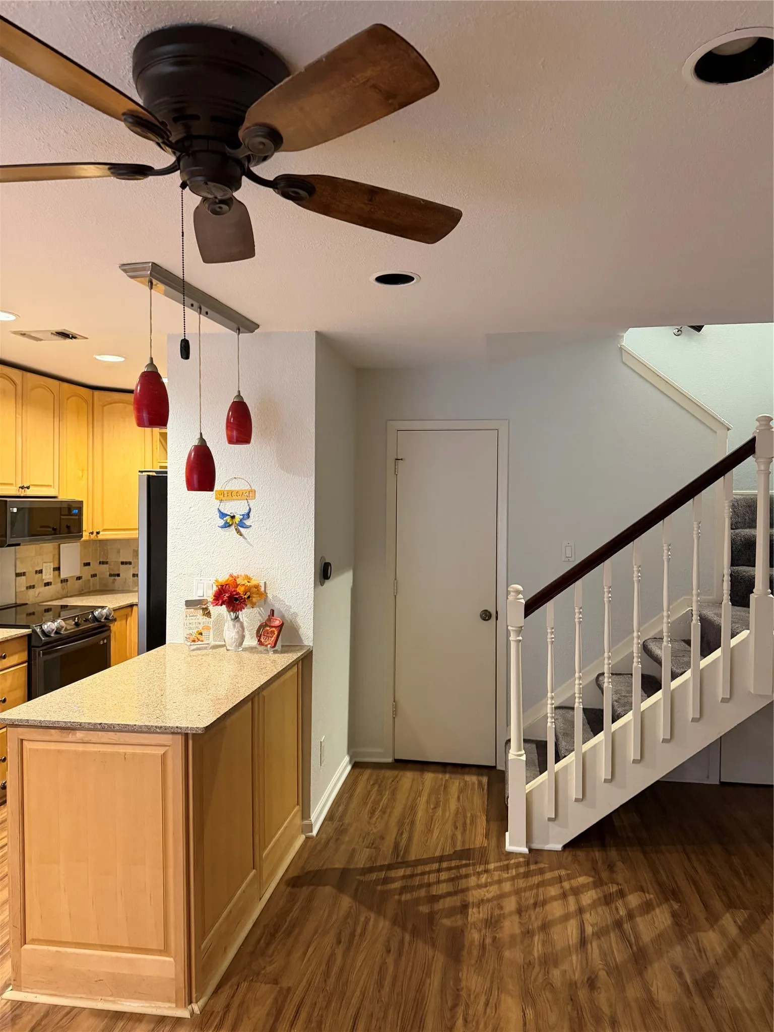 Condominium For Sale in Dallas County , 5740 Martel Avenue B15, Dallas, Texas 75206, 1 Bedroom, 2 Bathroom, 1 Garage spaces, 781 Sqft, built in 1983, mls#21364606, Real Estate Agent in Dallas, Homes For Sale in Dallas county, Homes For Sale in Dallas, Realtor in Dallas Texas, Real Estate Brokerage Independent Realty Texas, Luminita Cordes Realtor