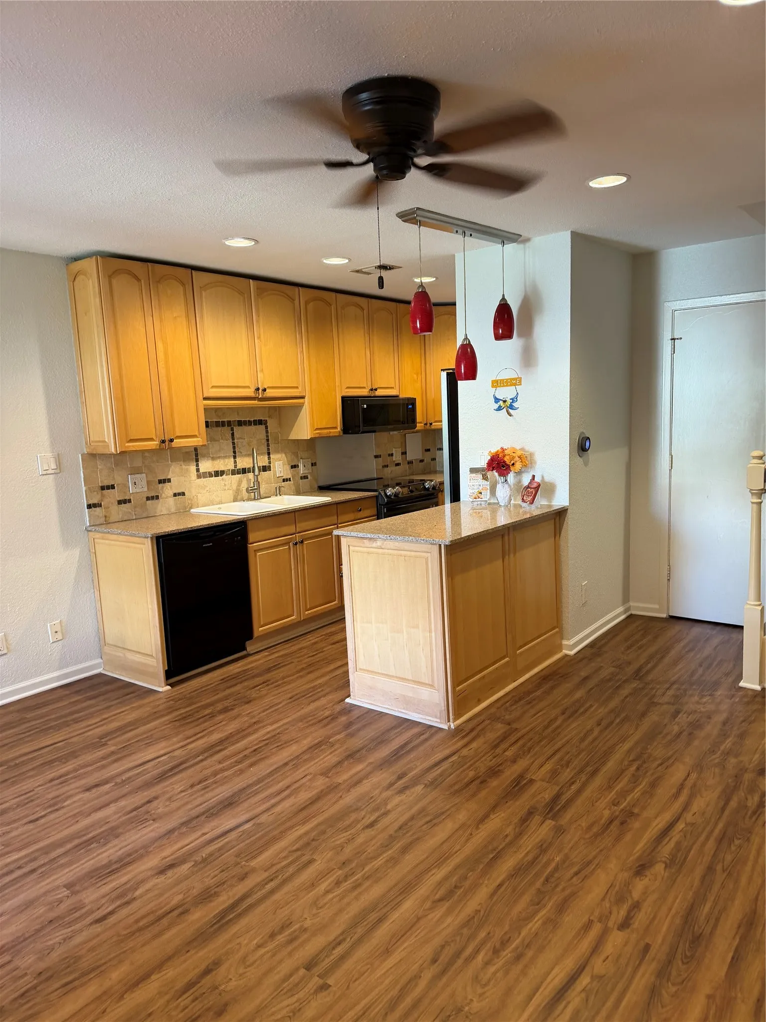 Condominium For Sale in Dallas County , 5740 Martel Avenue B15, Dallas, Texas 75206, 1 Bedroom, 2 Bathroom, 1 Garage spaces, 781 Sqft, built in 1983, mls#21364606, Real Estate Agent in Dallas, Homes For Sale in Dallas county, Homes For Sale in Dallas, Realtor in Dallas Texas, Real Estate Brokerage Independent Realty Texas, Luminita Cordes Realtor