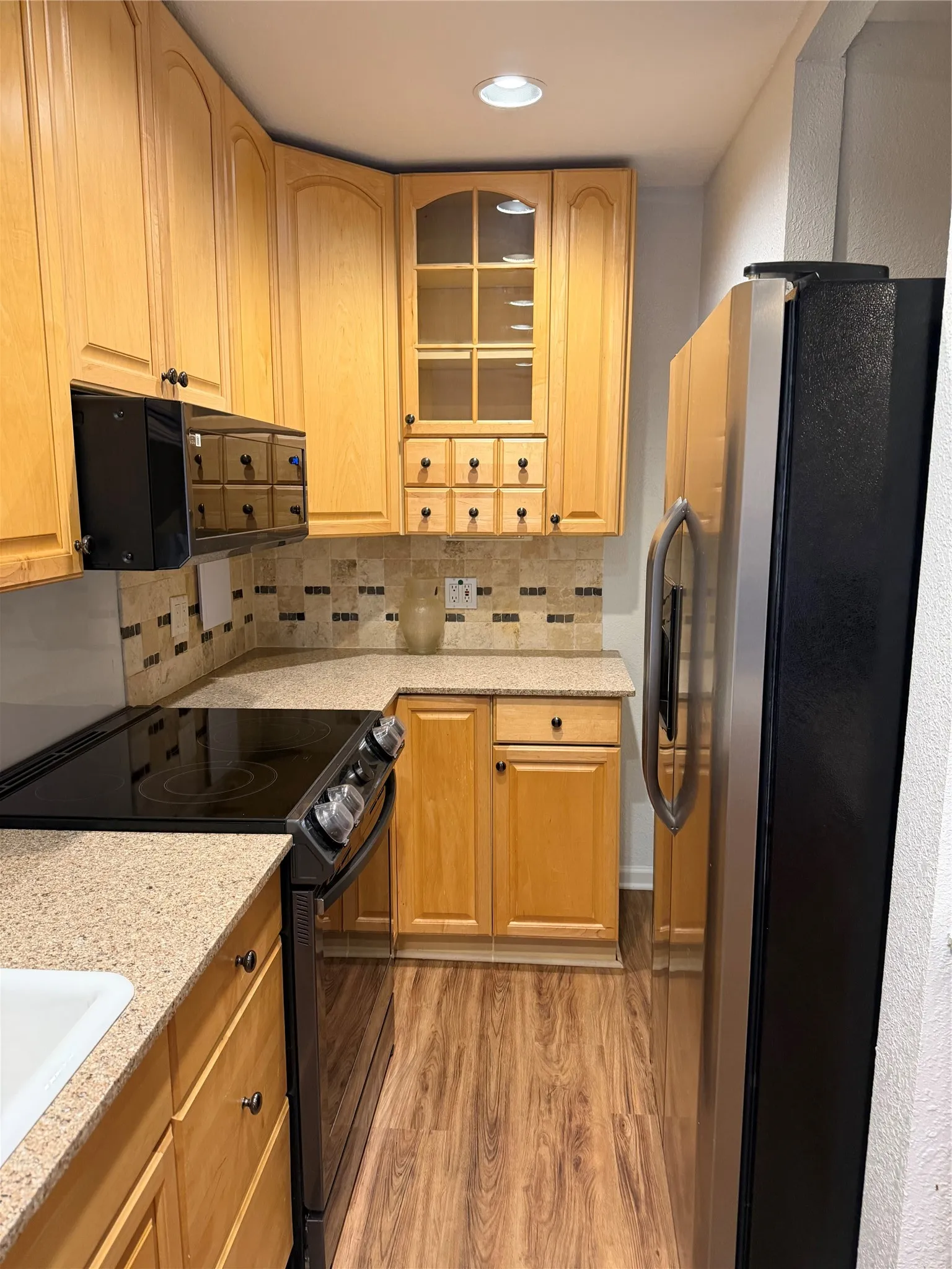Condominium For Sale in Dallas County , 5740 Martel Avenue B15, Dallas, Texas 75206, 1 Bedroom, 2 Bathroom, 1 Garage spaces, 781 Sqft, built in 1983, mls#21364606, Real Estate Agent in Dallas, Homes For Sale in Dallas county, Homes For Sale in Dallas, Realtor in Dallas Texas, Real Estate Brokerage Independent Realty Texas, Luminita Cordes Realtor