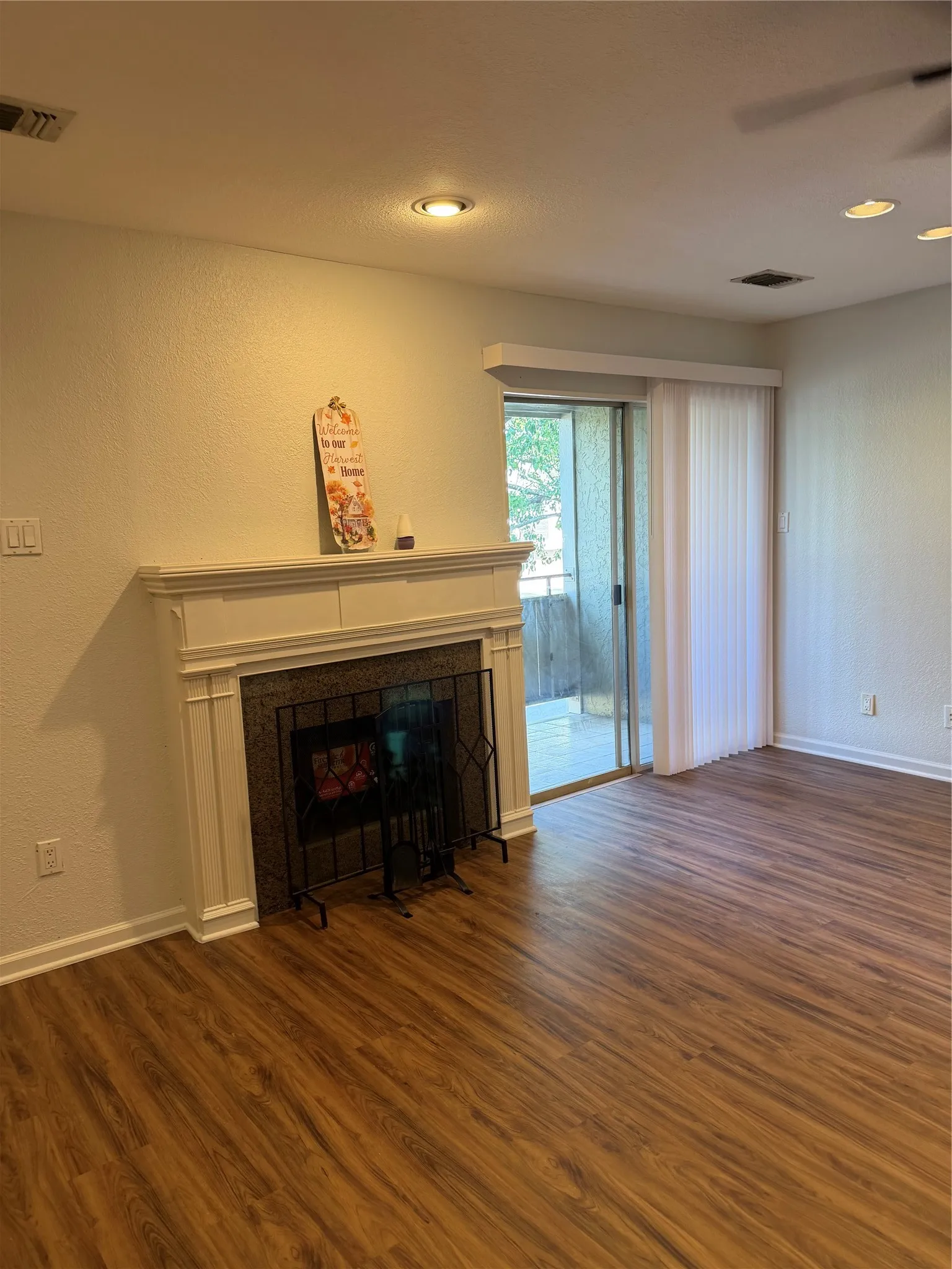 Condominium For Sale in Dallas County , 5740 Martel Avenue B15, Dallas, Texas 75206, 1 Bedroom, 2 Bathroom, 1 Garage spaces, 781 Sqft, built in 1983, mls#21364606, Real Estate Agent in Dallas, Homes For Sale in Dallas county, Homes For Sale in Dallas, Realtor in Dallas Texas, Real Estate Brokerage Independent Realty Texas, Luminita Cordes Realtor