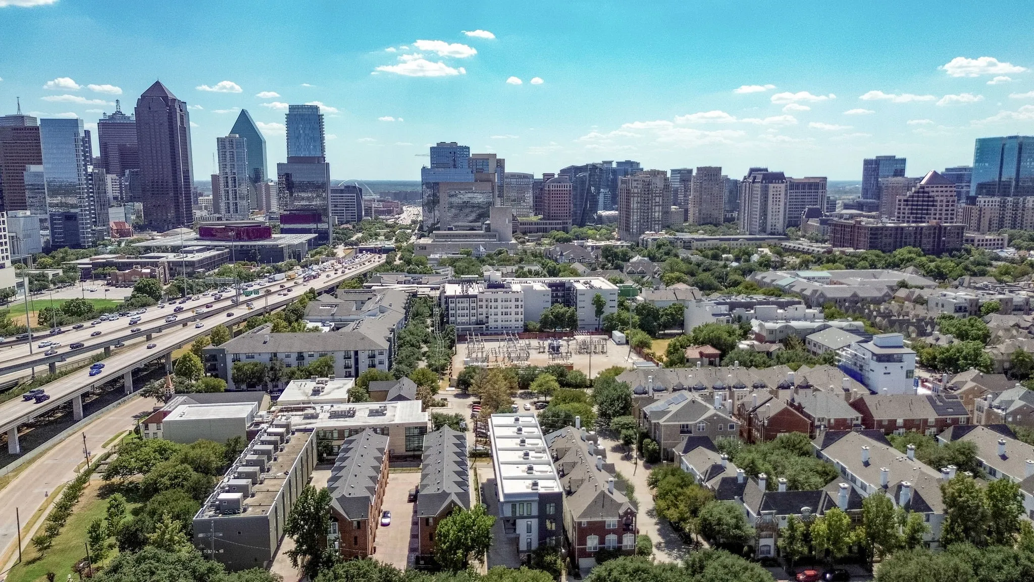 Townhouse For Sale in Dallas County , 2127 Clark Street APT 106, Dallas, Texas 75204, 3 Bedroom, 3 Bathroom, 2 Garage spaces, 2,305 Sqft, built in 2016, mls#21361859, Real Estate Agent in Dallas, Homes For Sale in Dallas county, Homes For Sale in Dallas, Realtor in Dallas Texas, Real Estate Brokerage Independent Realty Texas, Luminita Cordes Realtor
