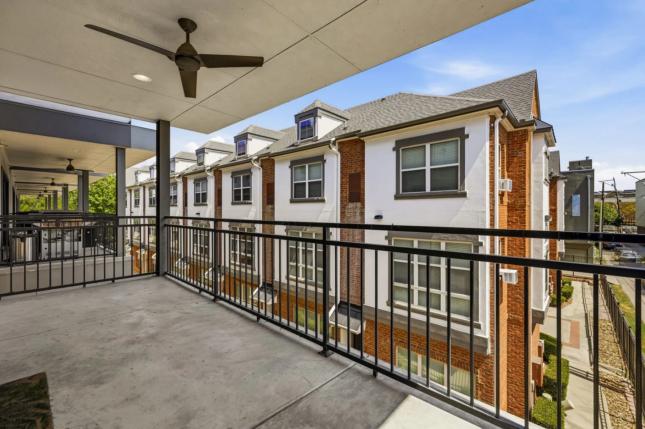 Townhouse For Sale in Dallas County , 2127 Clark Street APT 106, Dallas, Texas 75204, 3 Bedroom, 3 Bathroom, 2 Garage spaces, 2,305 Sqft, built in 2016, mls#21361859, Real Estate Agent in Dallas, Homes For Sale in Dallas county, Homes For Sale in Dallas, Realtor in Dallas Texas, Real Estate Brokerage Independent Realty Texas, Luminita Cordes Realtor