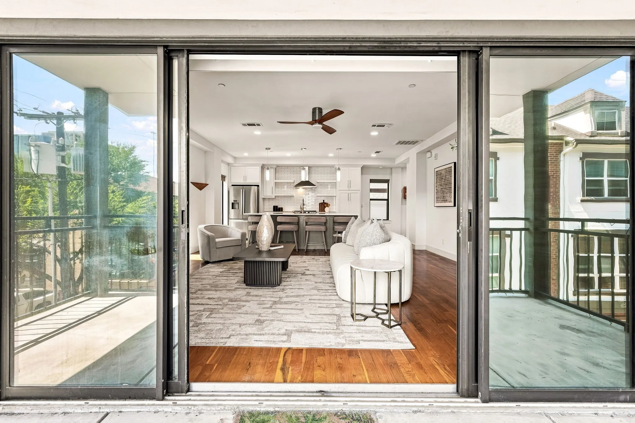 Townhouse For Sale in Dallas County , 2127 Clark Street APT 106, Dallas, Texas 75204, 3 Bedroom, 3 Bathroom, 2 Garage spaces, 2,305 Sqft, built in 2016, mls#21361859, Real Estate Agent in Dallas, Homes For Sale in Dallas county, Homes For Sale in Dallas, Realtor in Dallas Texas, Real Estate Brokerage Independent Realty Texas, Luminita Cordes Realtor